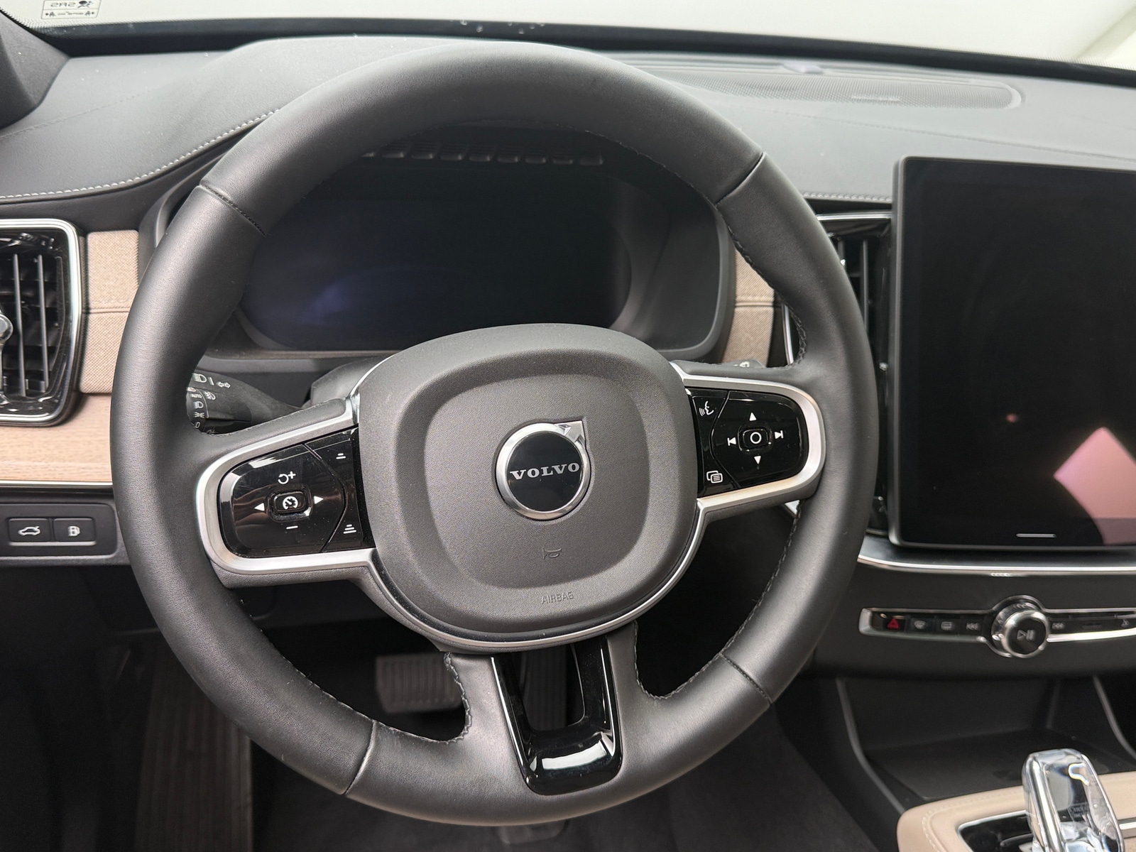 Thumbnail: 2025 Volvo XC90 - 4