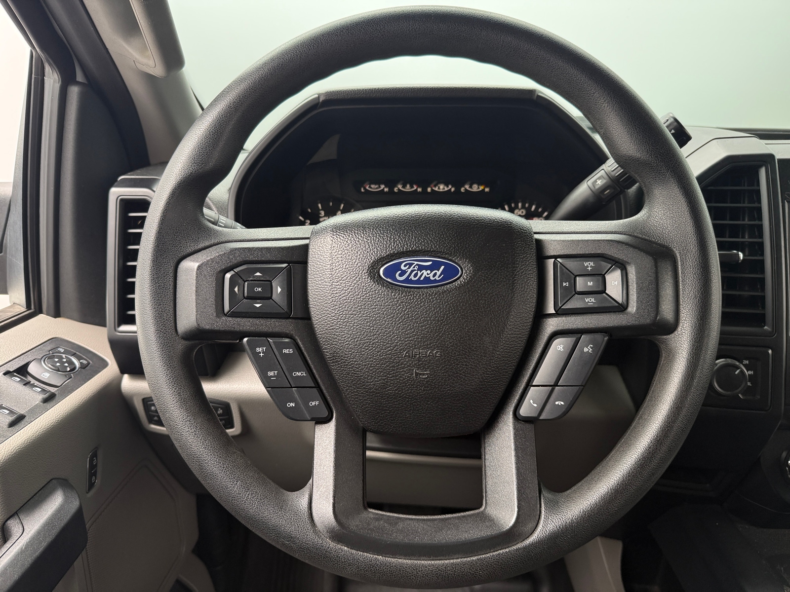 Thumbnail: 2018 Ford Econoline - 5