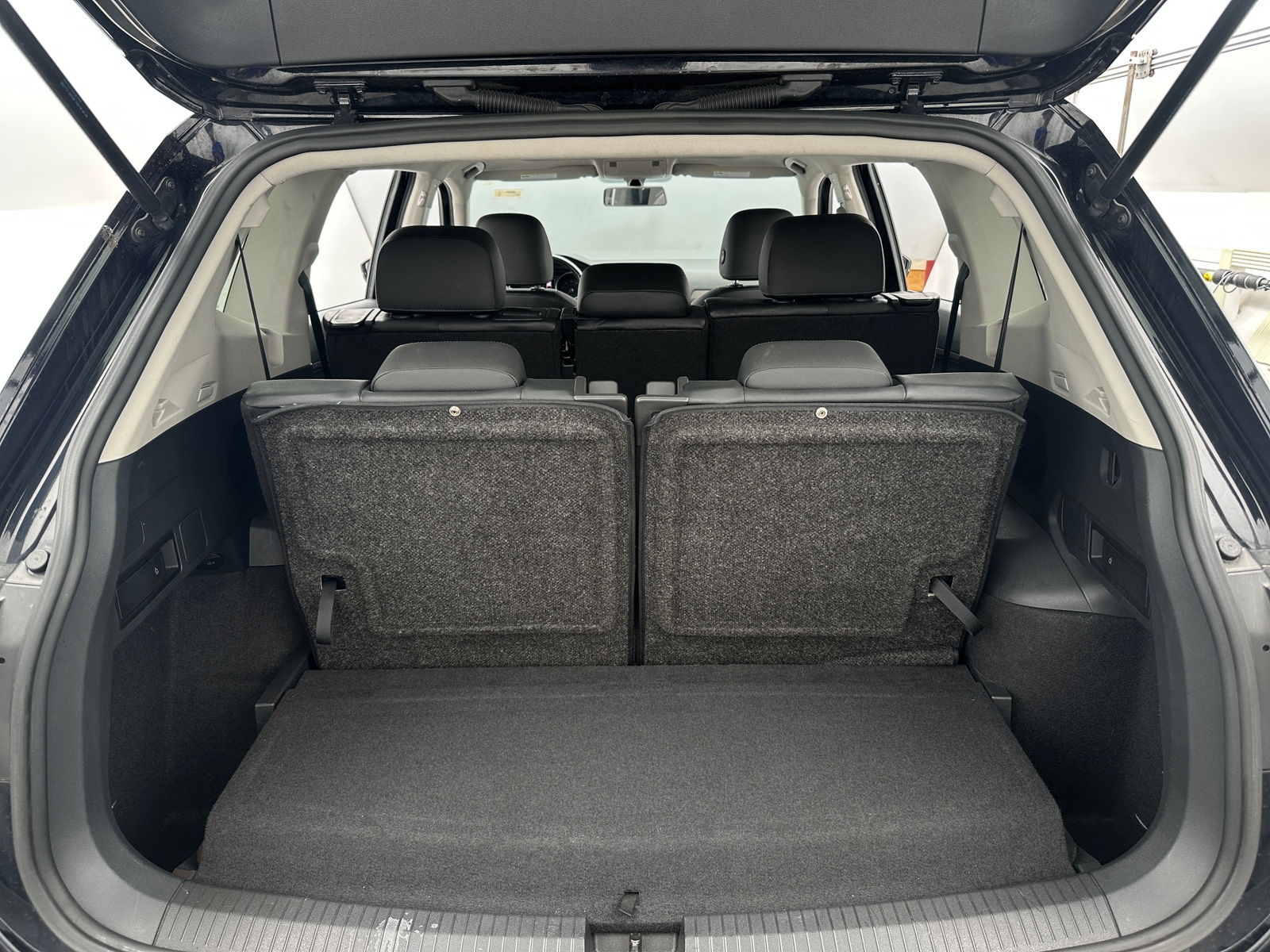 Thumbnail: 2019 Volkswagen Tiguan - 7