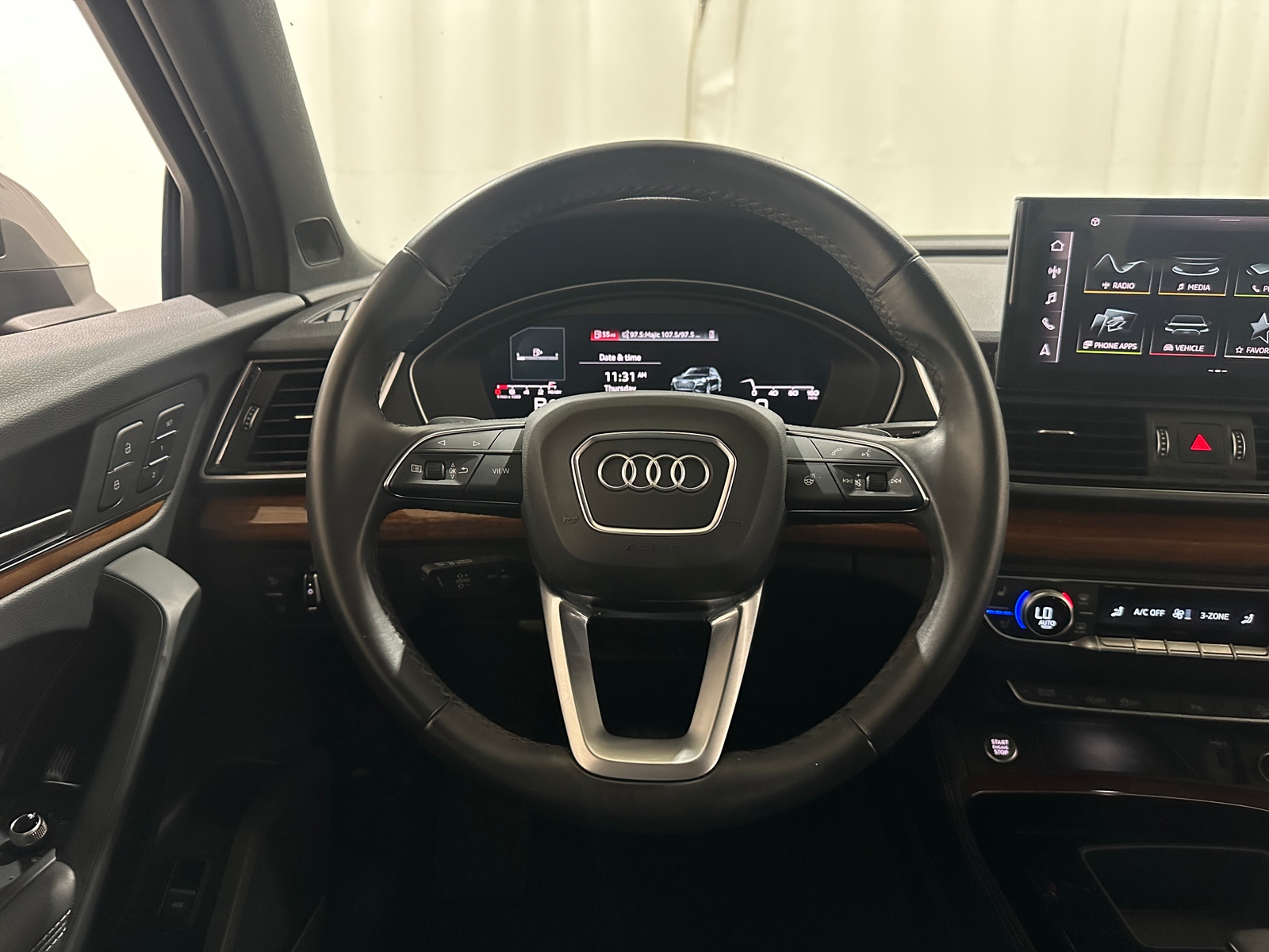 Thumbnail: 2023 Audi Q5 - 4