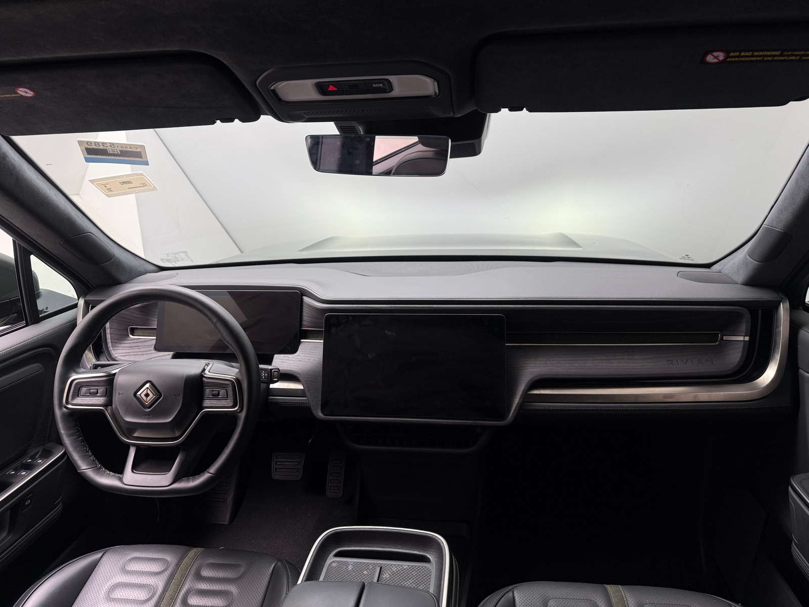 Thumbnail: 2025 Rivian R1S - 2