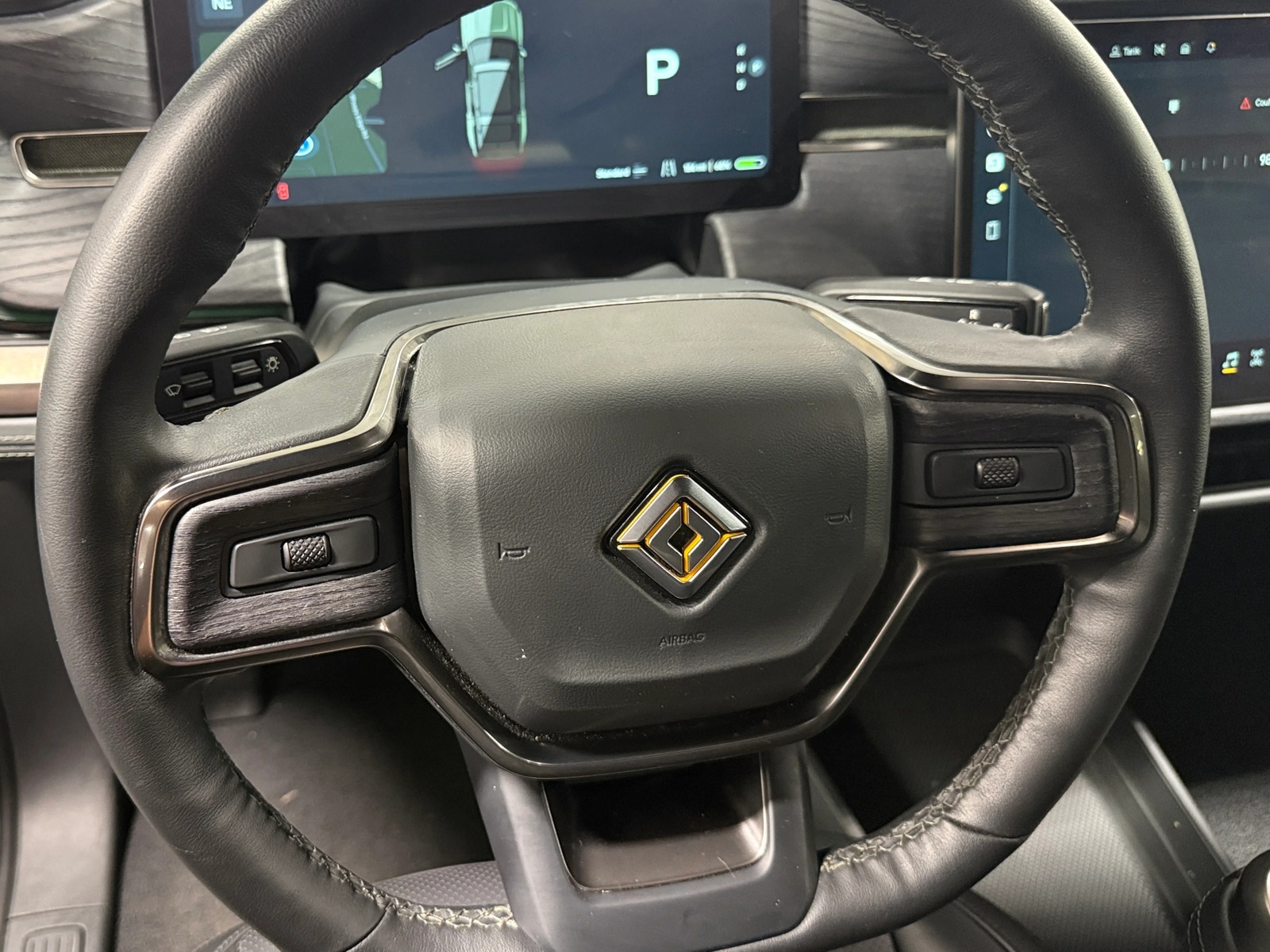 Thumbnail: 2025 Rivian R1S - 4
