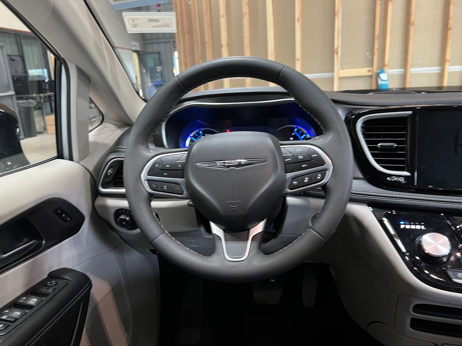Thumbnail: 2024 Chrysler Pacifica - 4