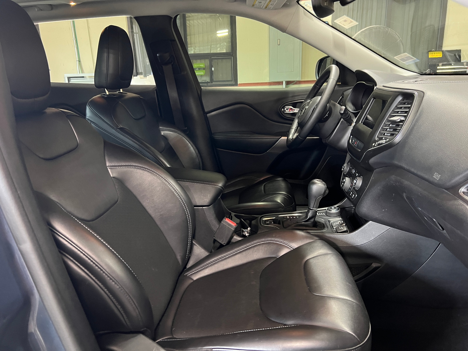 Thumbnail: 2020 Jeep Cherokee - 2