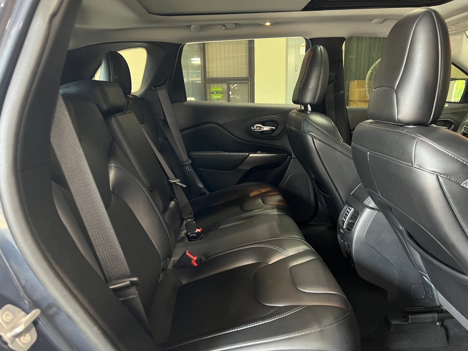 Thumbnail: 2020 Jeep Cherokee - 6