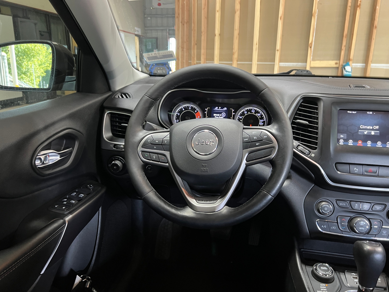 Thumbnail: 2020 Jeep Cherokee - 5