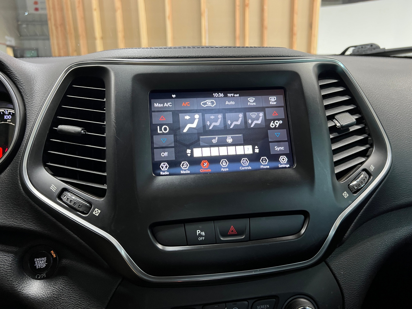 Thumbnail: 2020 Jeep Cherokee - 4