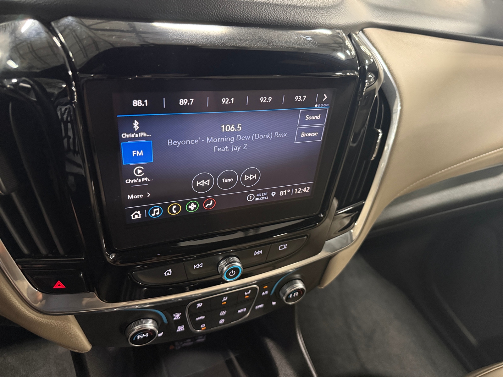 Thumbnail: 2023 Chevrolet Traverse - 3