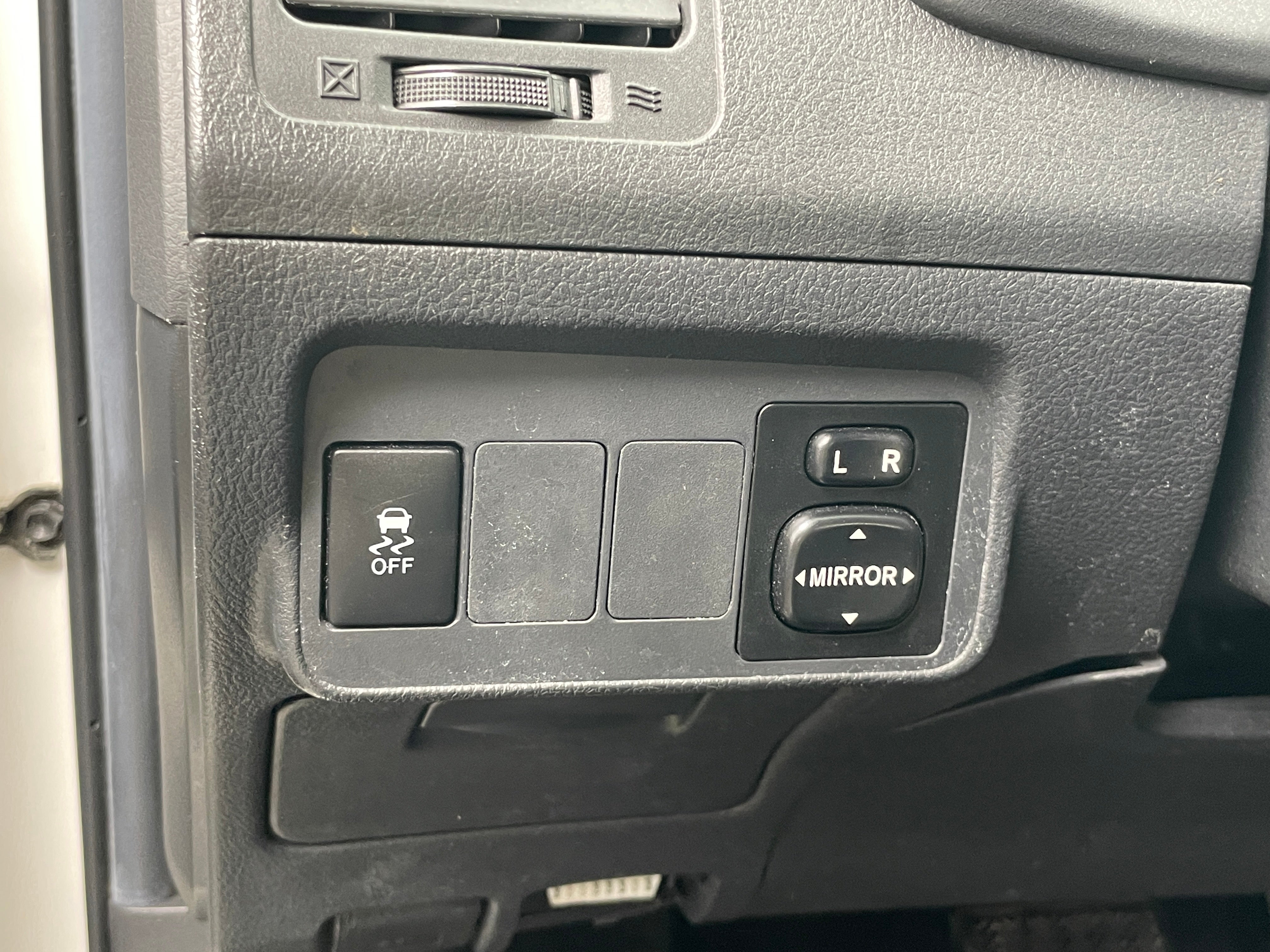 Used 2012 Toyota Corolla L with VIN 2T1BU4EE9CC890937 for sale in Pewaukee, WI