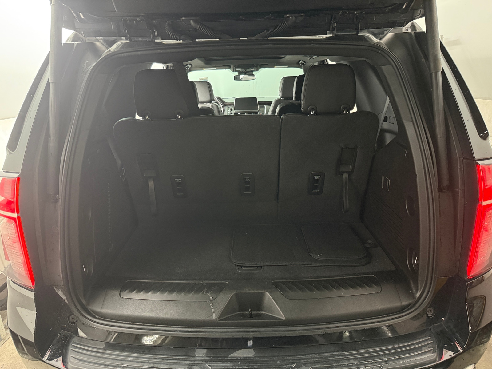 Thumbnail: 2023 Chevrolet Tahoe - 6