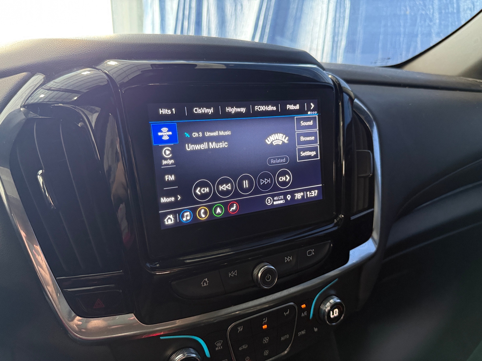 Thumbnail: 2023 Chevrolet Traverse - 3