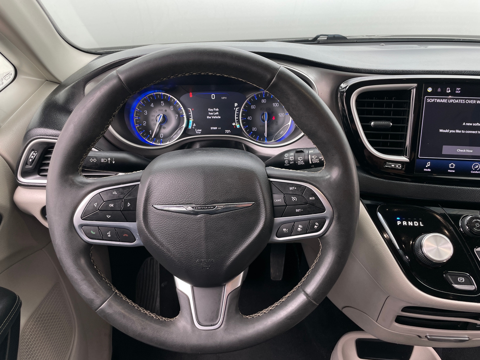 Thumbnail: 2022 Chrysler Pacifica - 4
