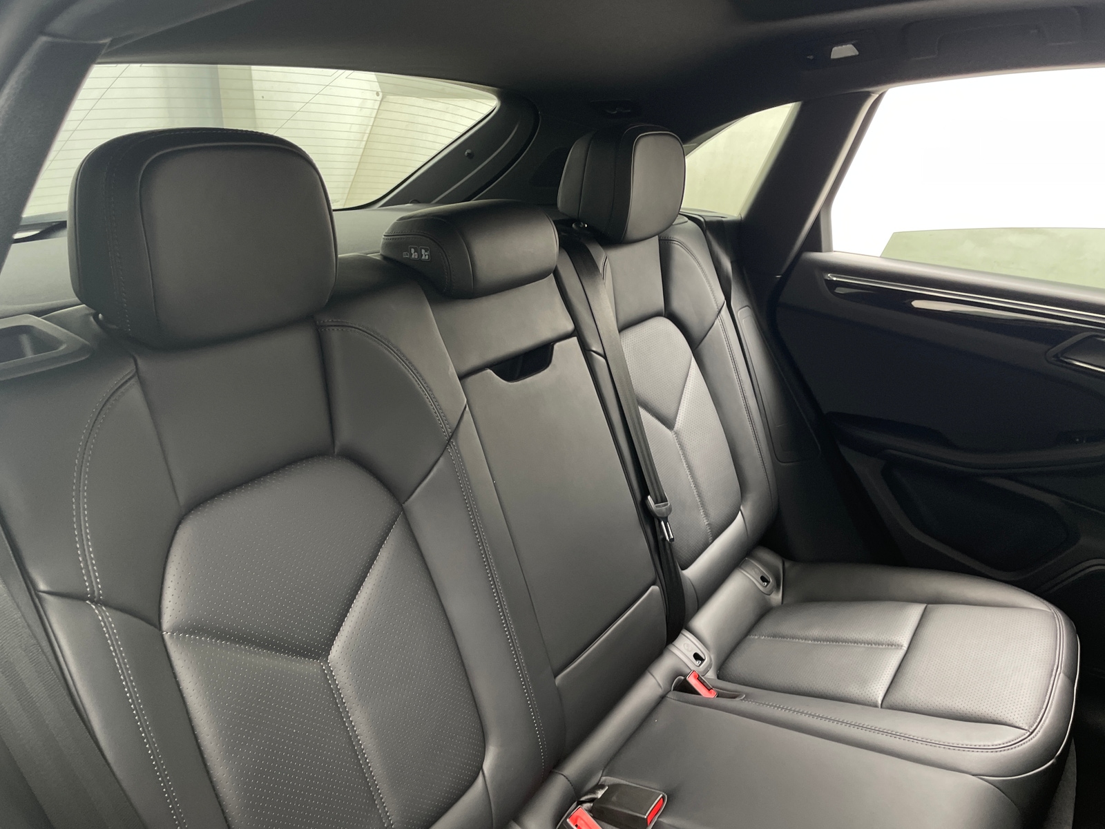Thumbnail: 2025 Porsche Macan - 5