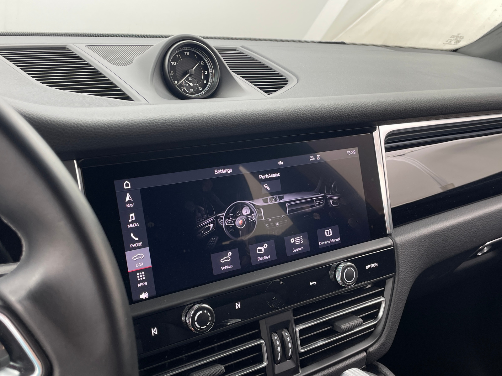Thumbnail: 2025 Porsche Macan - 3