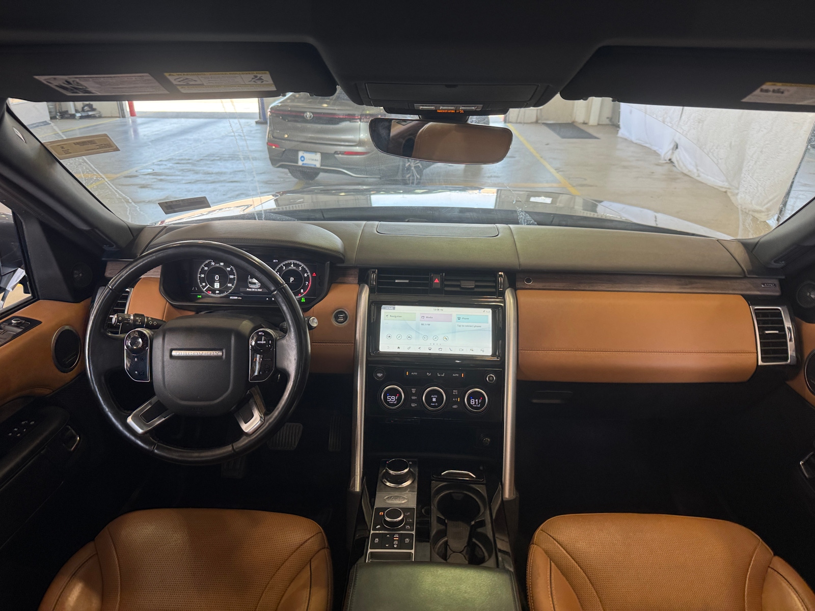 Thumbnail: 2020 Land Rover Discovery - 2