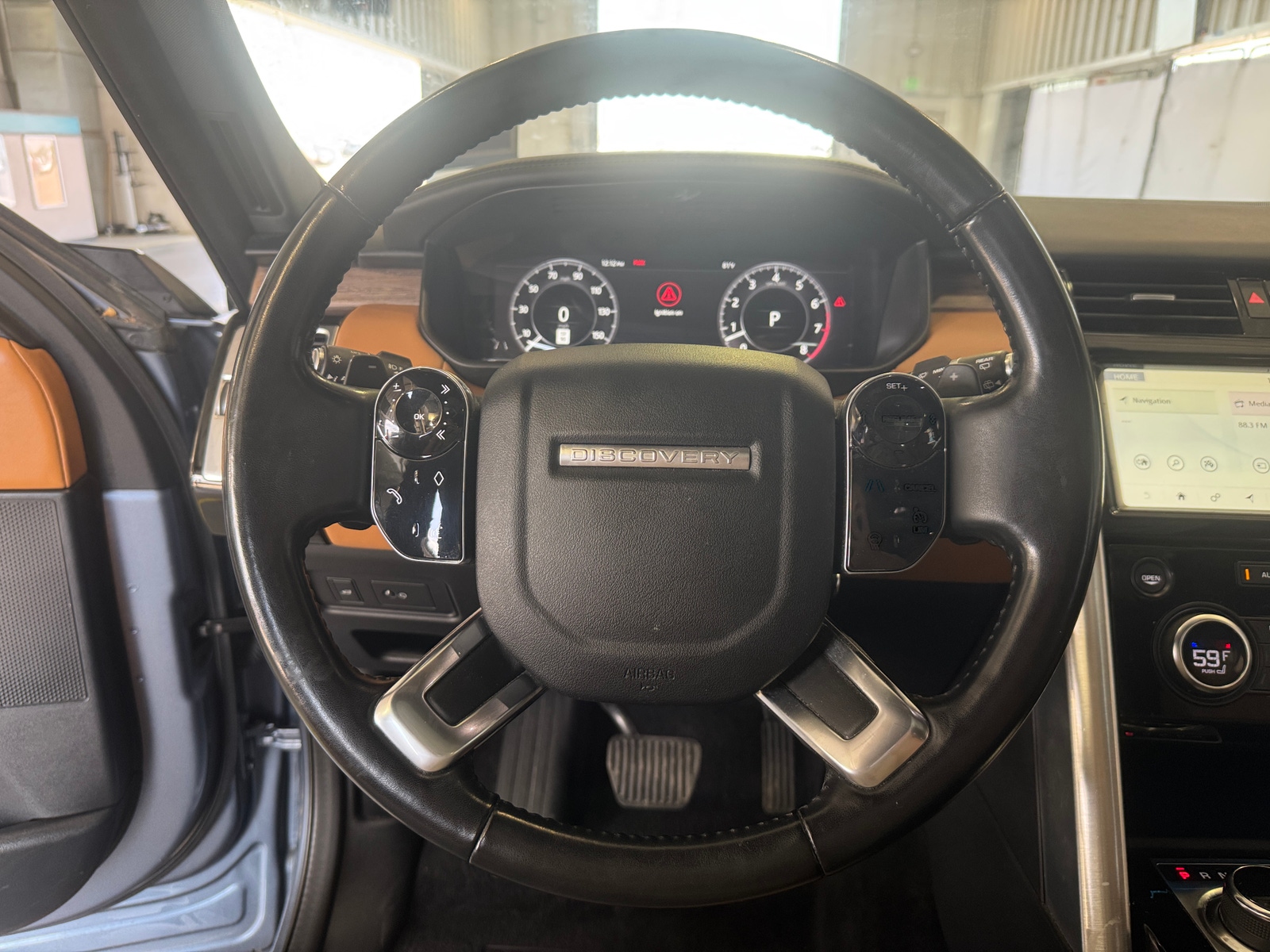 Thumbnail: 2020 Land Rover Discovery - 4