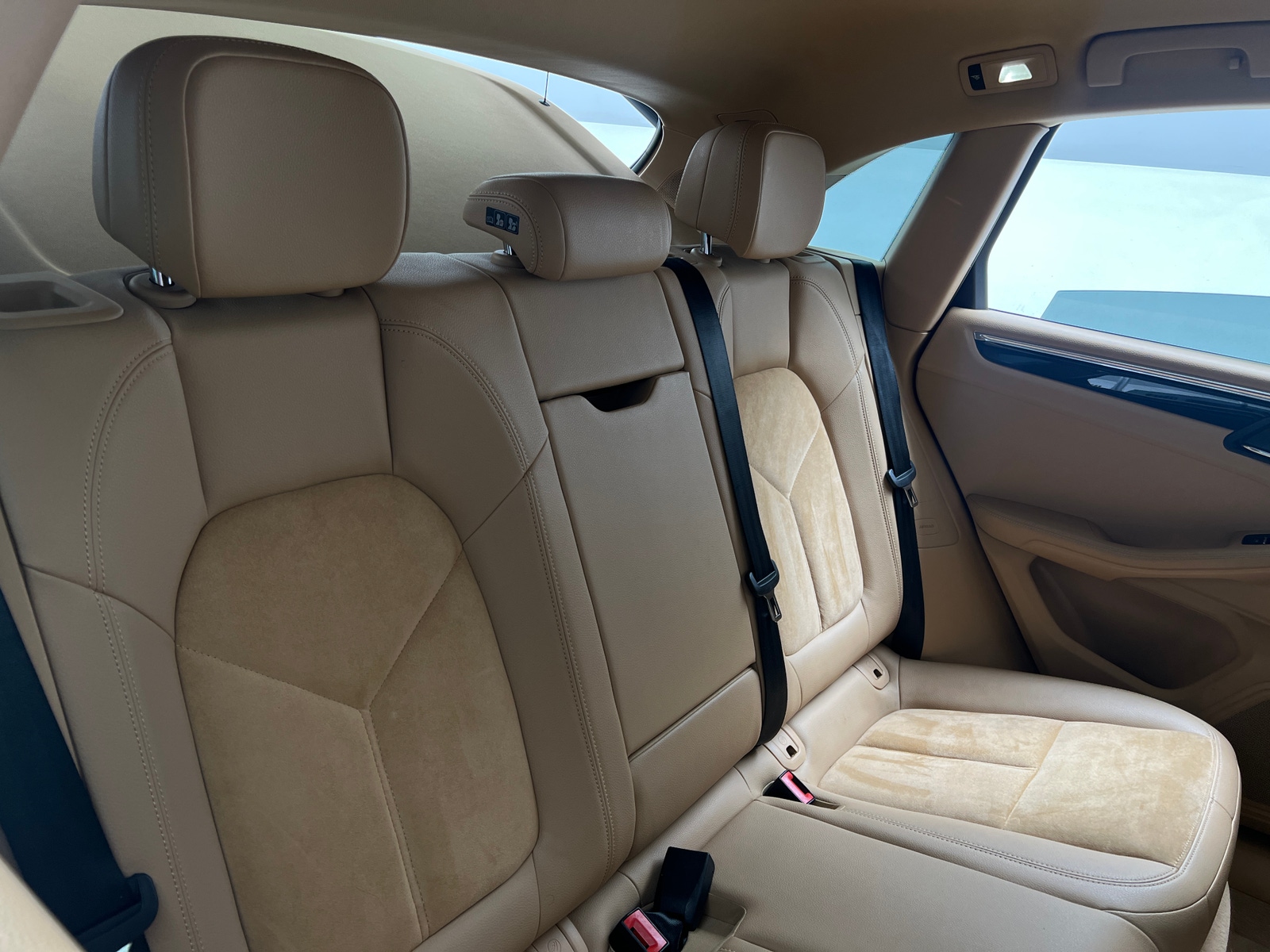 Thumbnail: 2016 Porsche Macan - 5