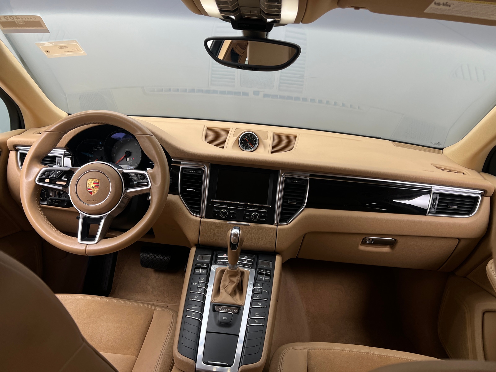 Thumbnail: 2016 Porsche Macan - 2