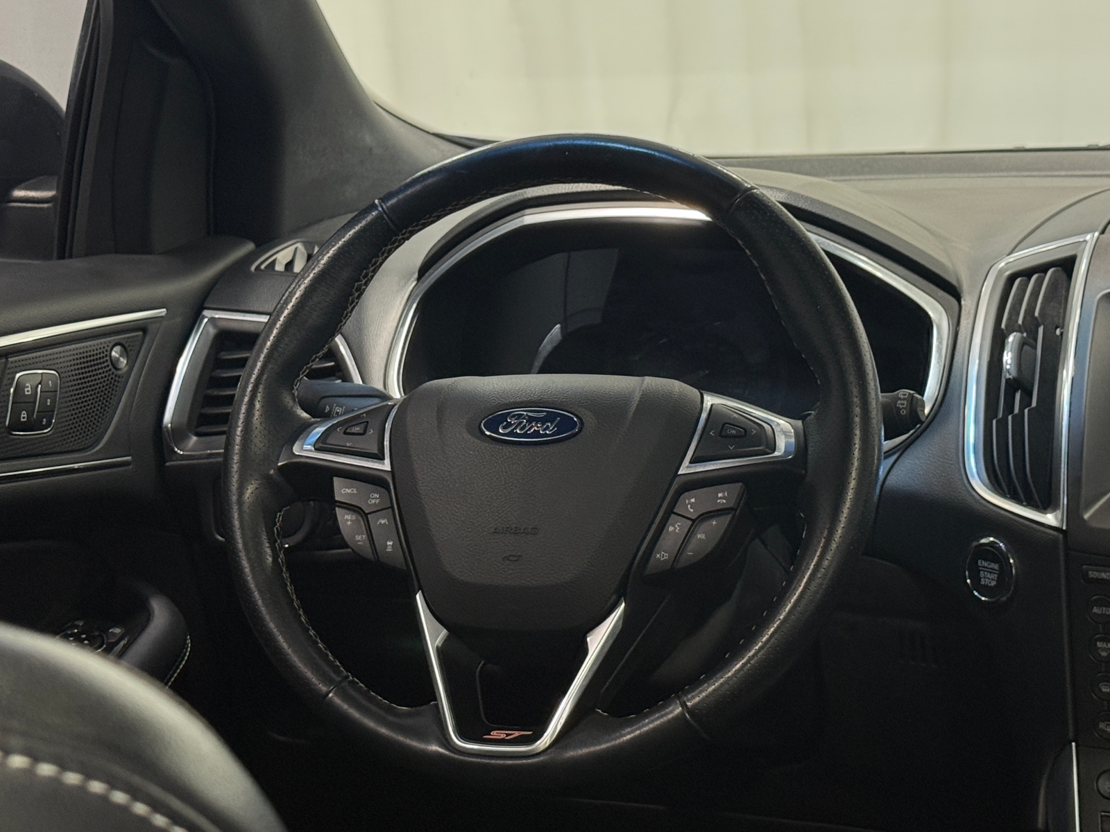 Thumbnail: 2019 Ford Edge - 4