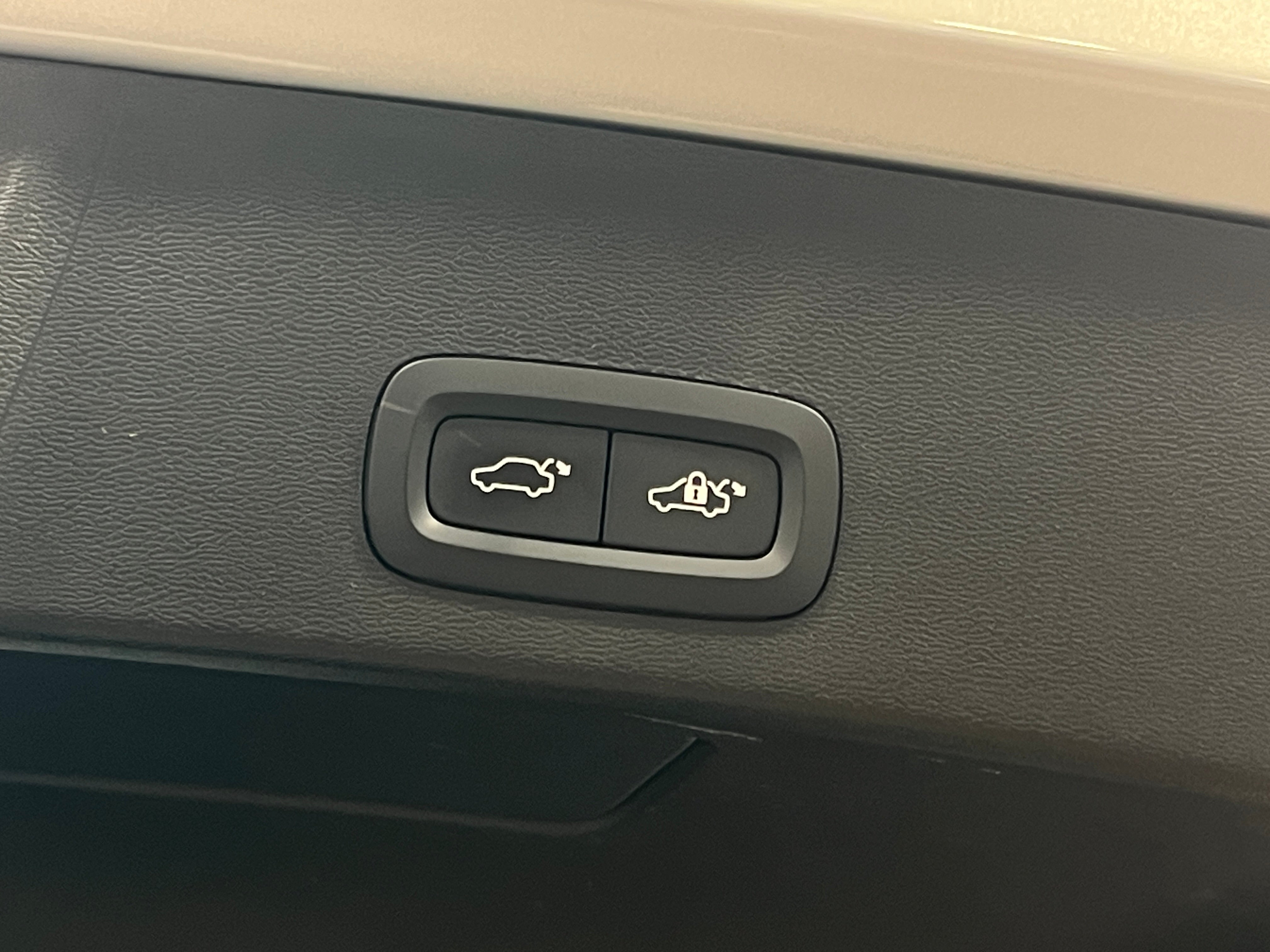 Used 2023 Volvo XC40 Ultimate with VIN YV4ED3UM0P2059294 for sale in Auburn, WA