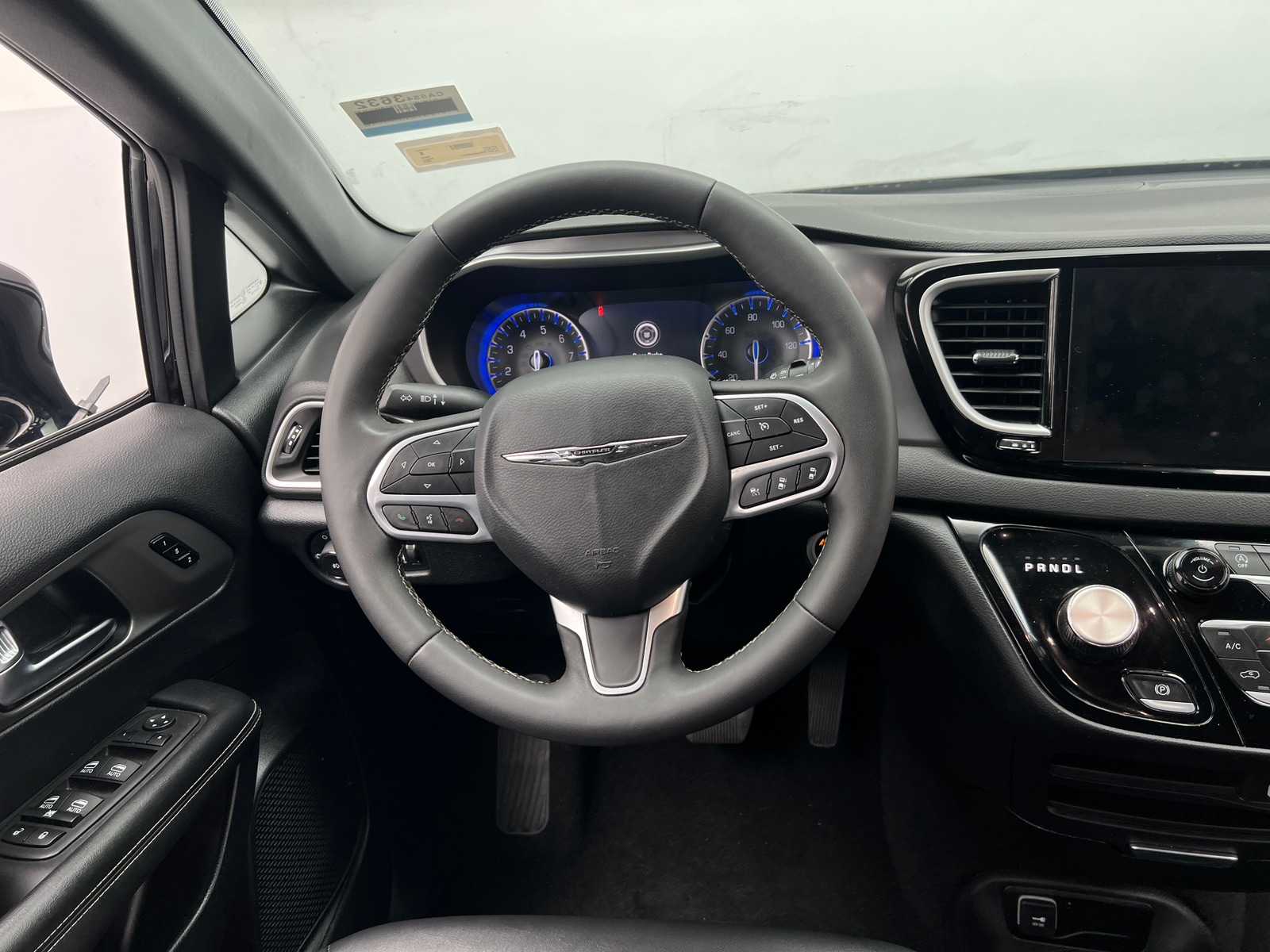 Thumbnail: 2025 Chrysler Pacifica - 4