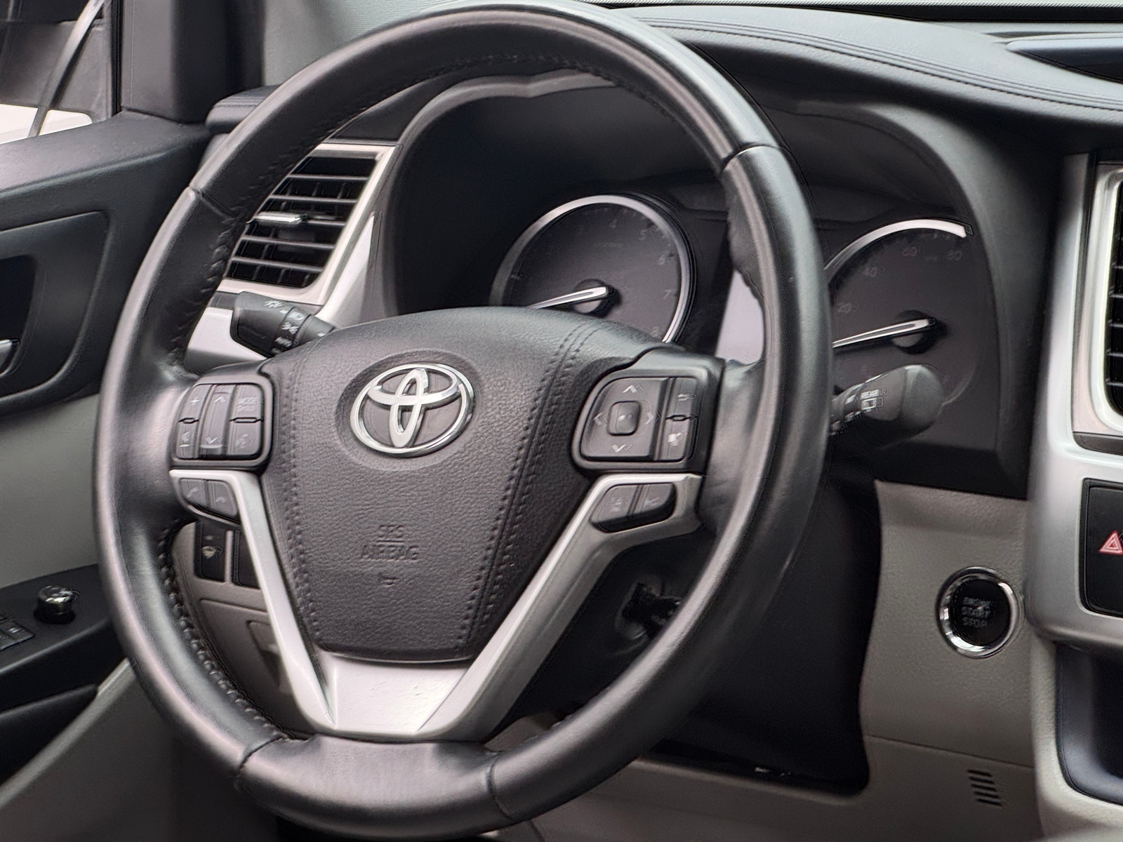 Thumbnail: 2019 Toyota Highlander - 4