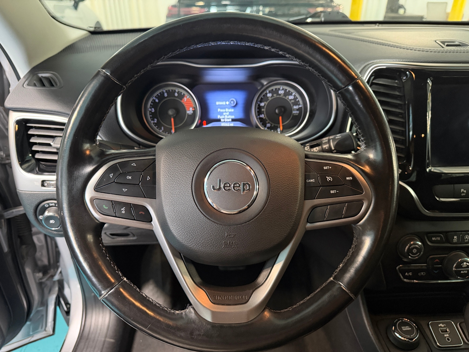 Thumbnail: 2020 Jeep Cherokee - 4