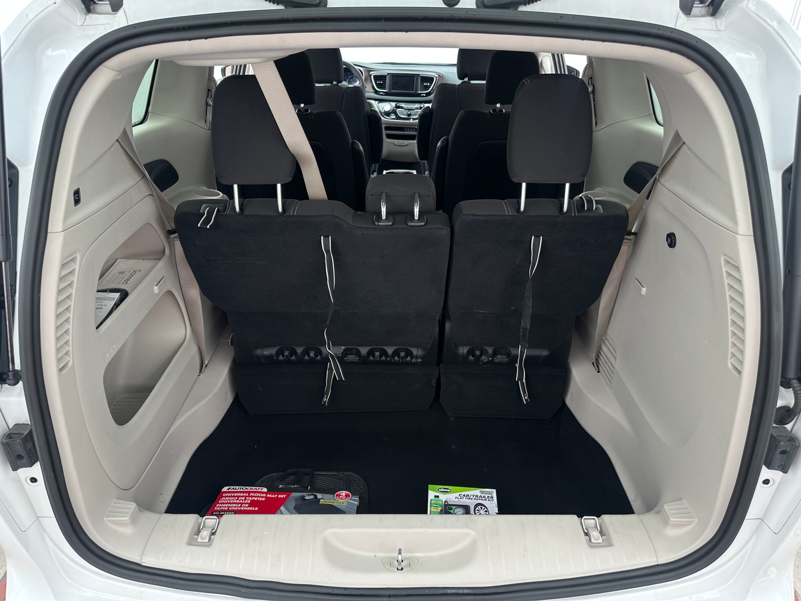 Thumbnail: 2023 Chrysler Voyager - 7