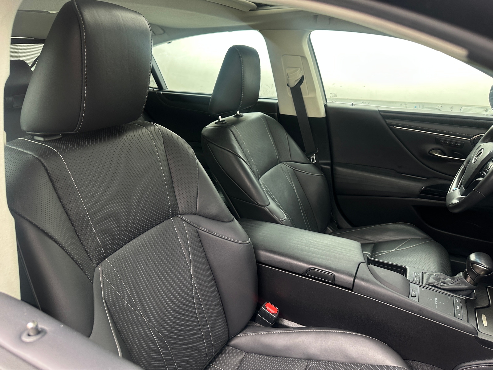 Thumbnail: 2022 Lexus ES - 2