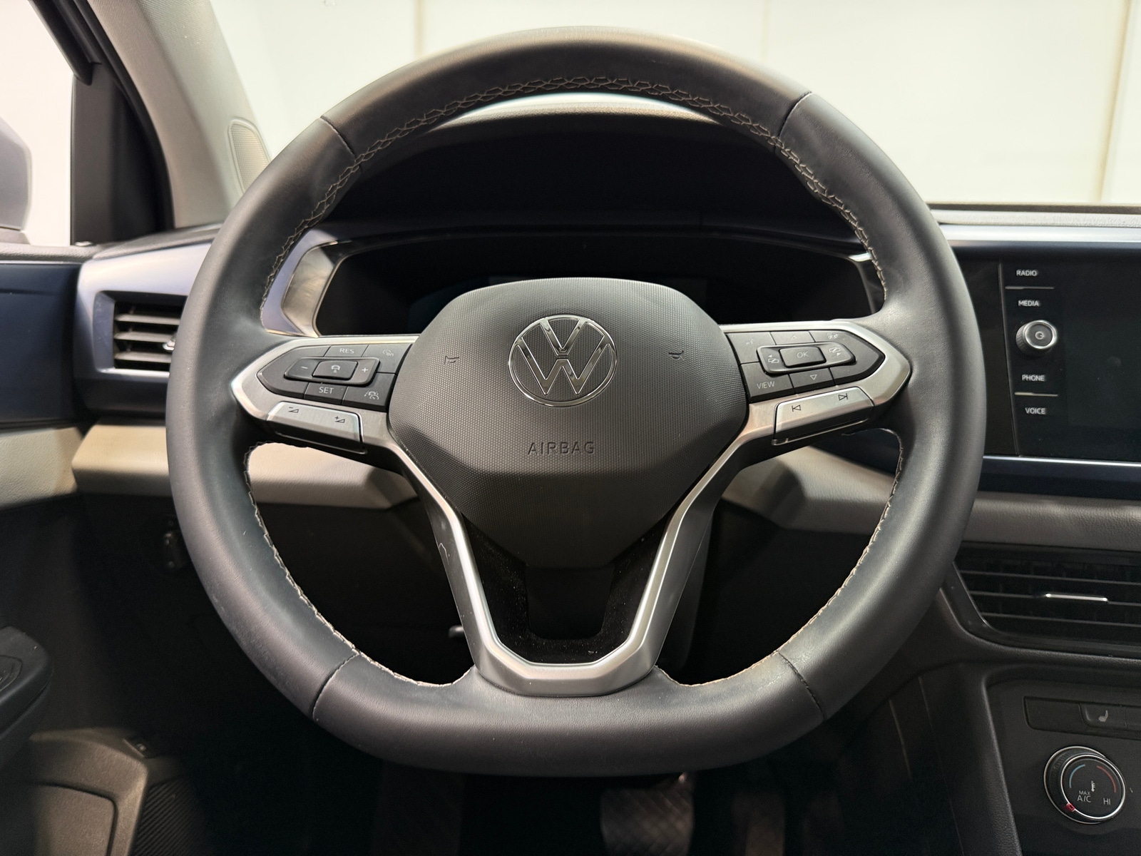 Thumbnail: 2022 Volkswagen Taos - 5