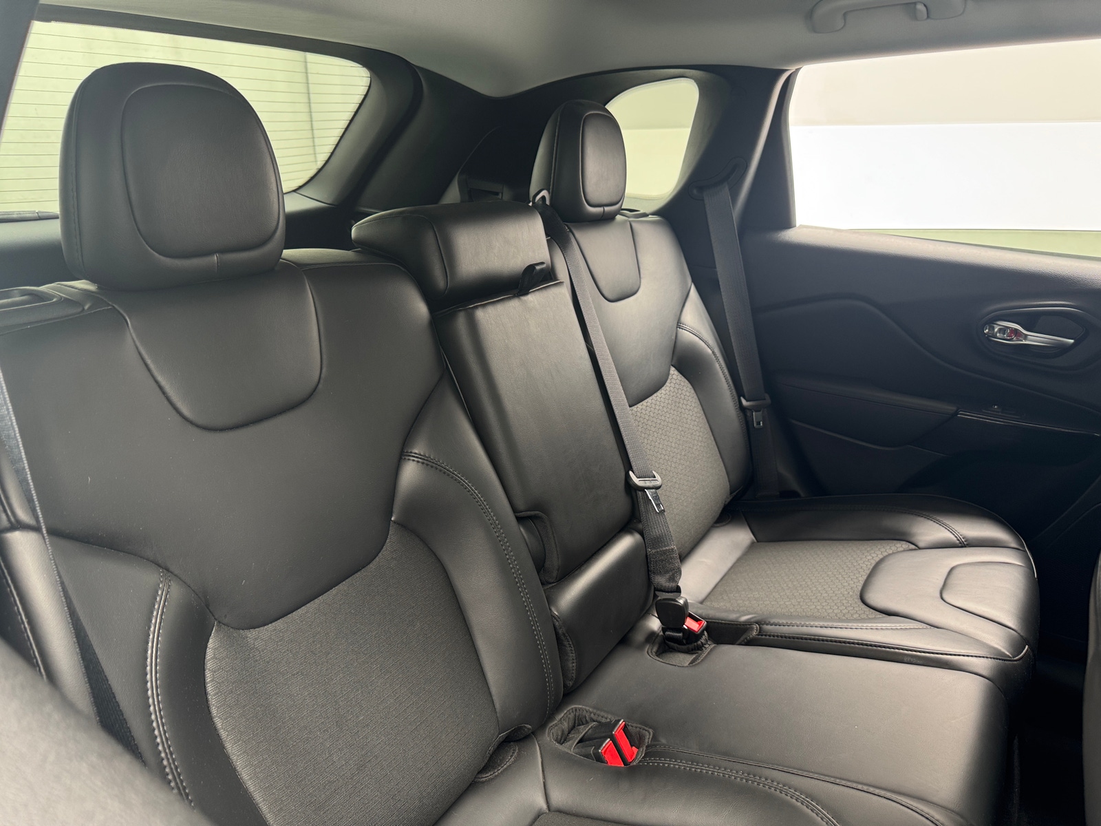 Thumbnail: 2020 Jeep Cherokee - 6