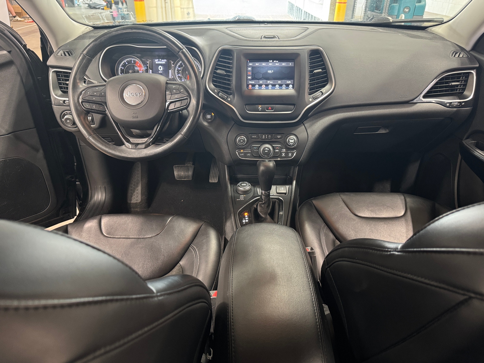 Thumbnail: 2020 Jeep Cherokee - 3