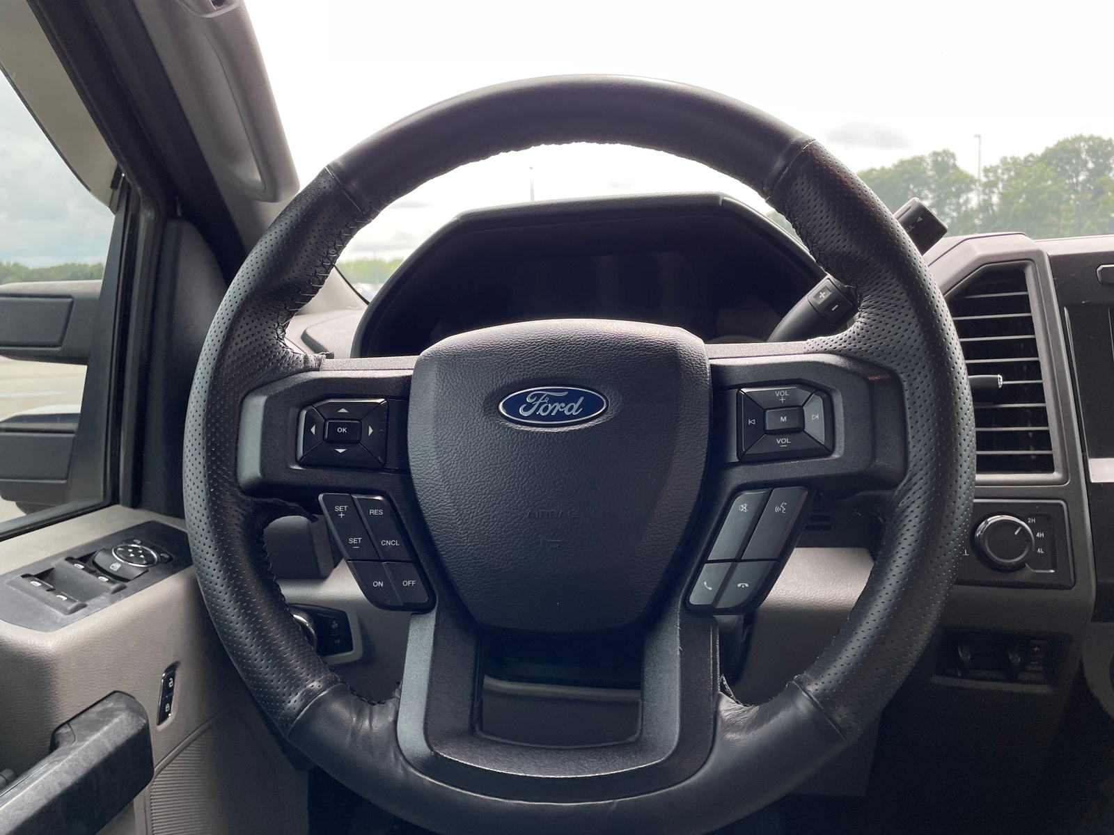 Thumbnail: 2019 Ford Econoline - 5