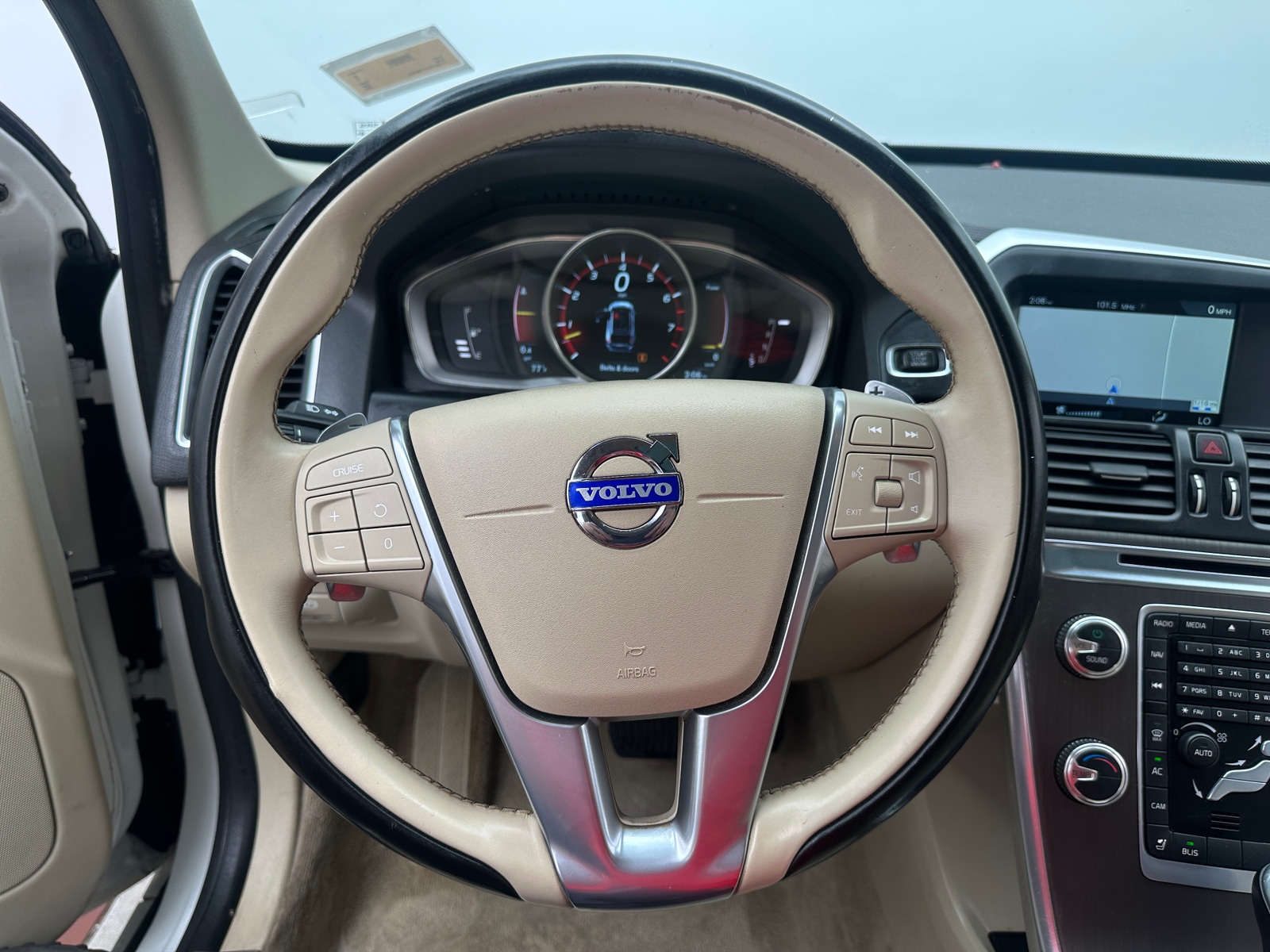 Thumbnail: 2015 Volvo XC60 - 4