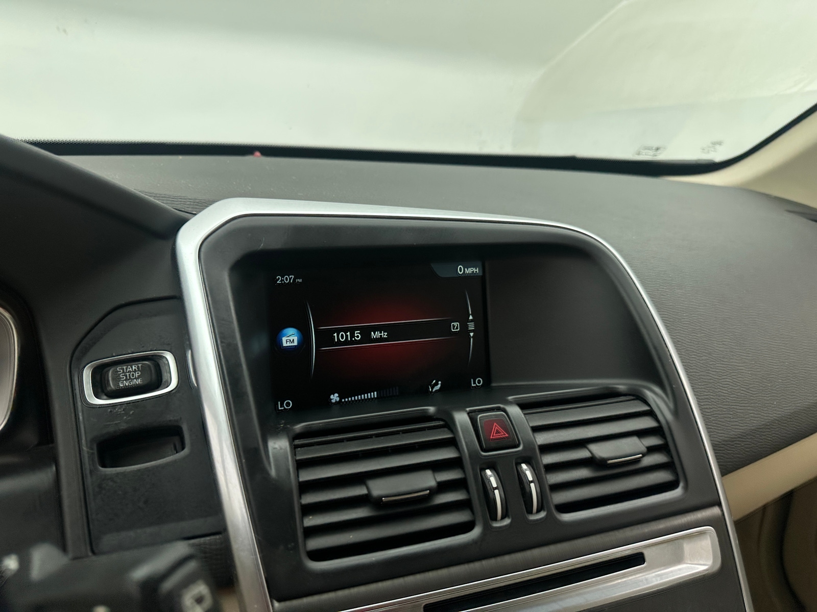 Thumbnail: 2015 Volvo XC60 - 3