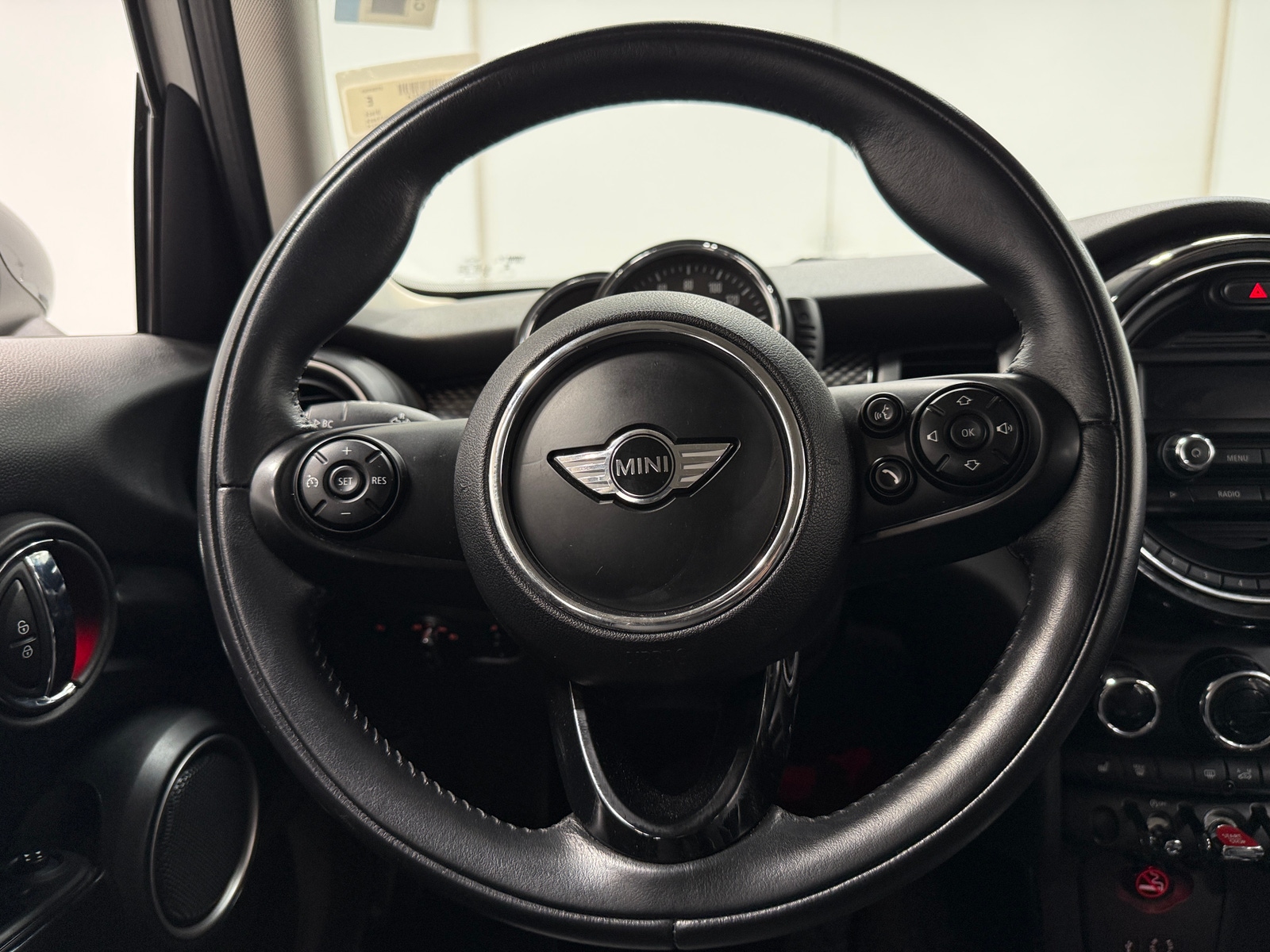 Thumbnail: 2015 MINI Cooper Hardtop - 4
