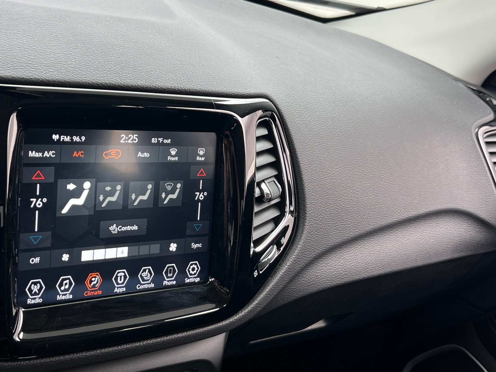 Thumbnail: 2019 Jeep Compass - 3