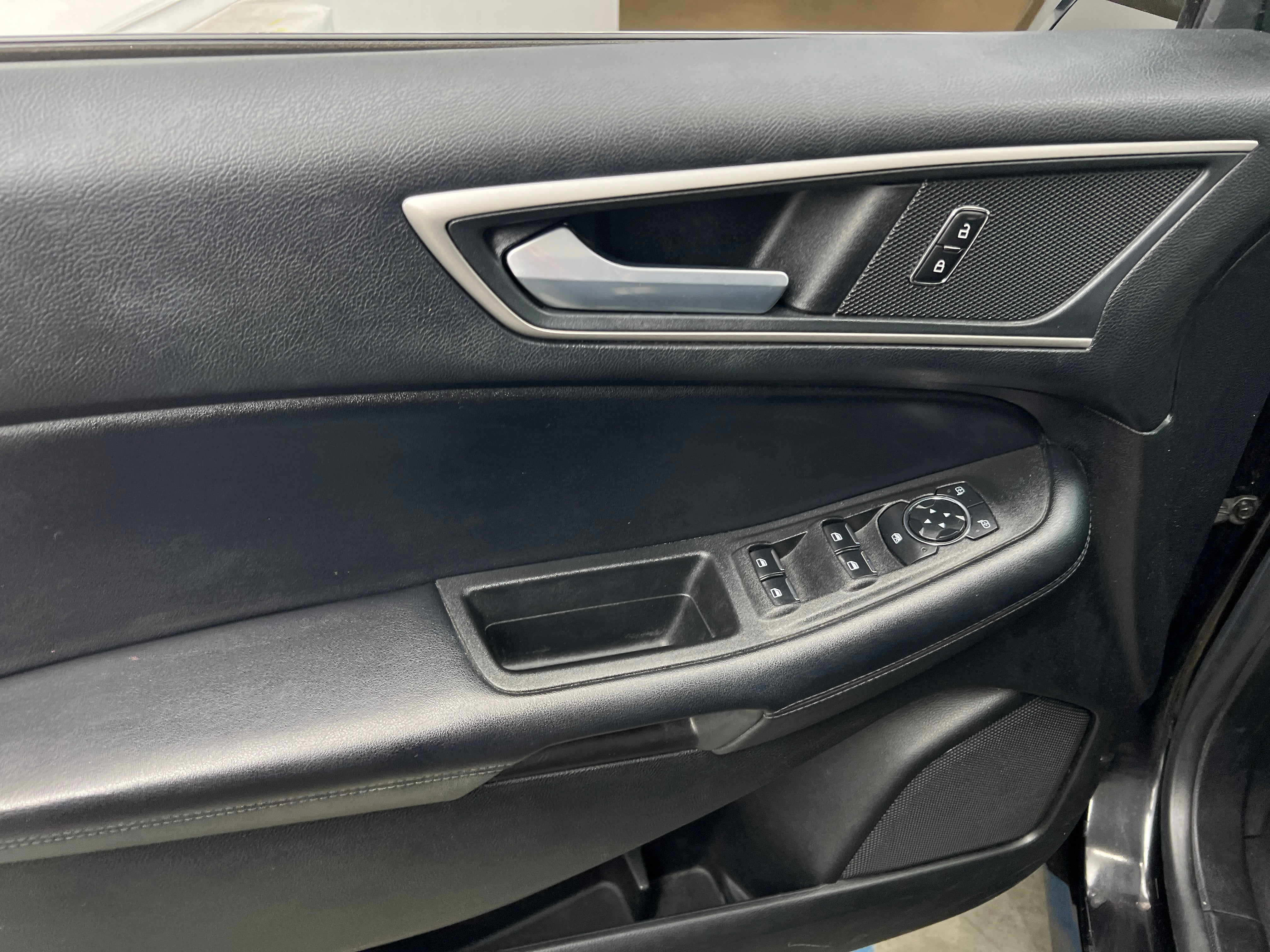 2023 Ford Edge SEL - Photo 3