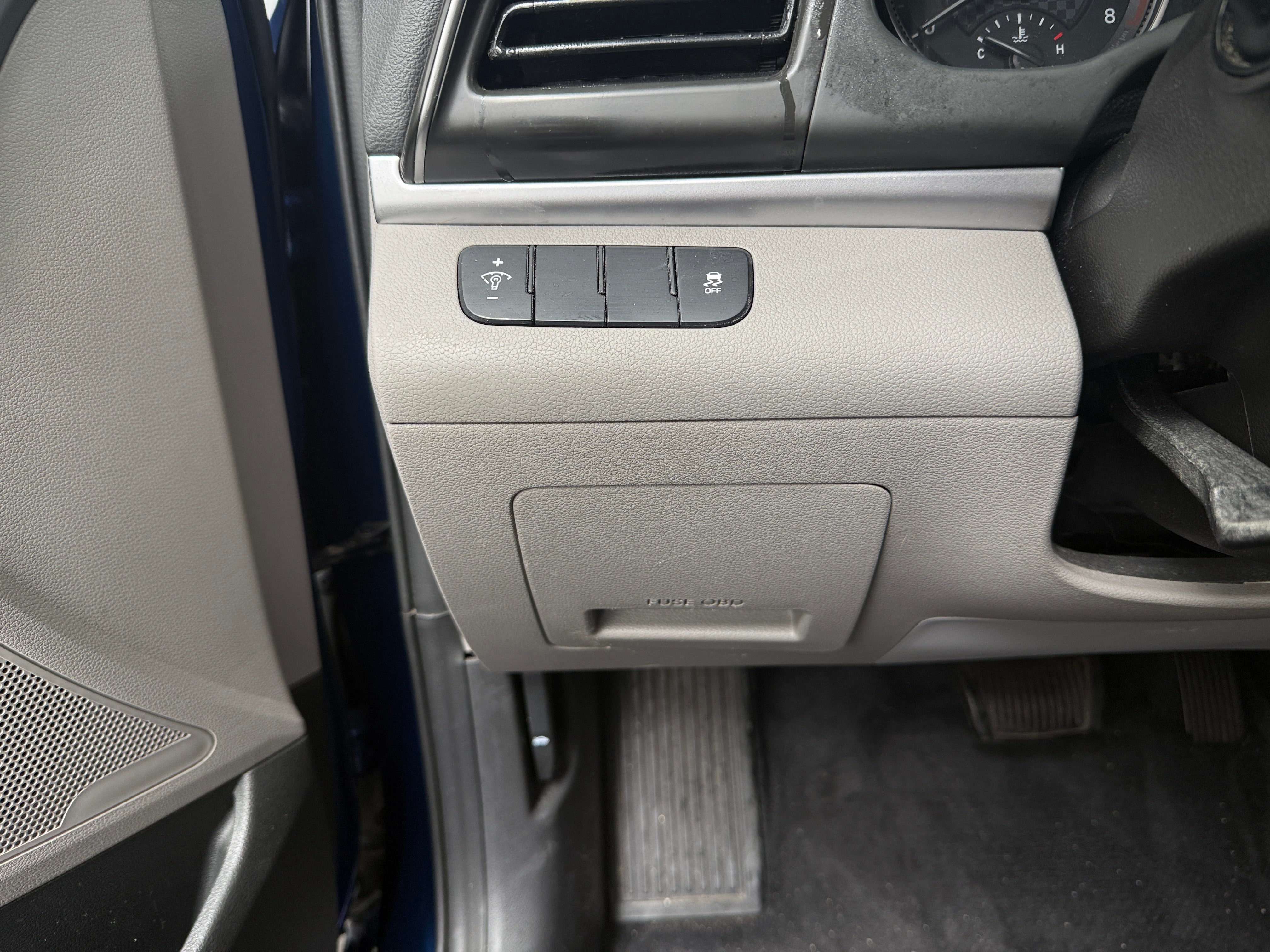 Used 2019 Hyundai Elantra SE with VIN 5NPD74LF9KH481148 for sale in Pewaukee, WI