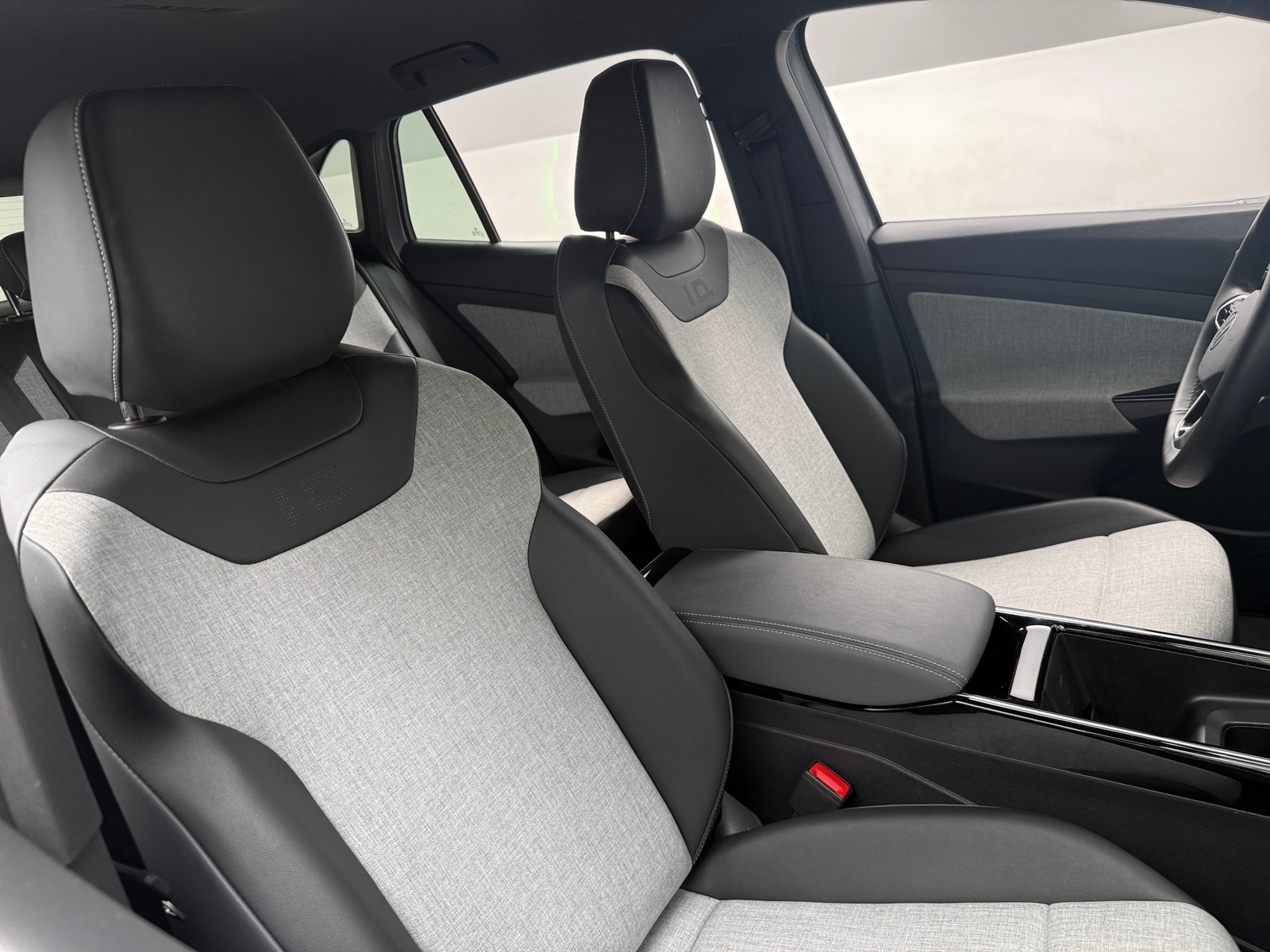 Thumbnail: 2023 Volkswagen ID.4 - 2