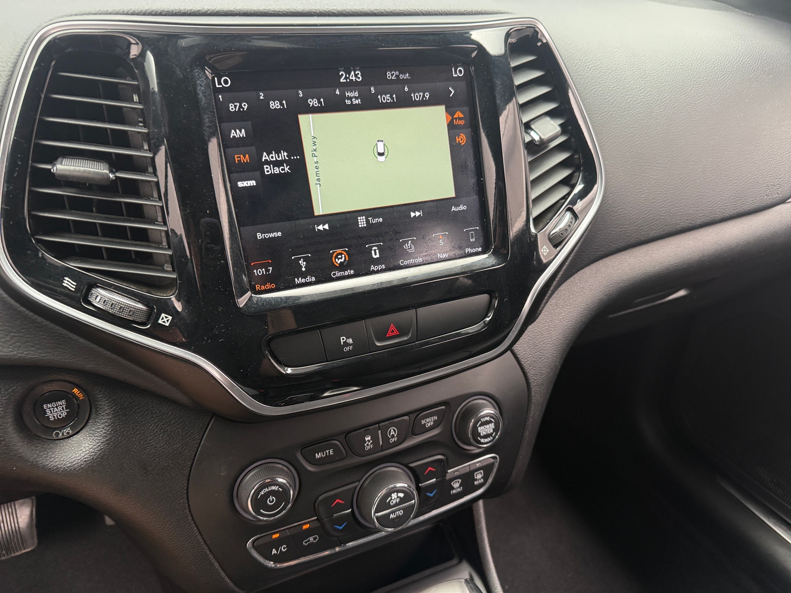 Thumbnail: 2019 Jeep Cherokee - 3
