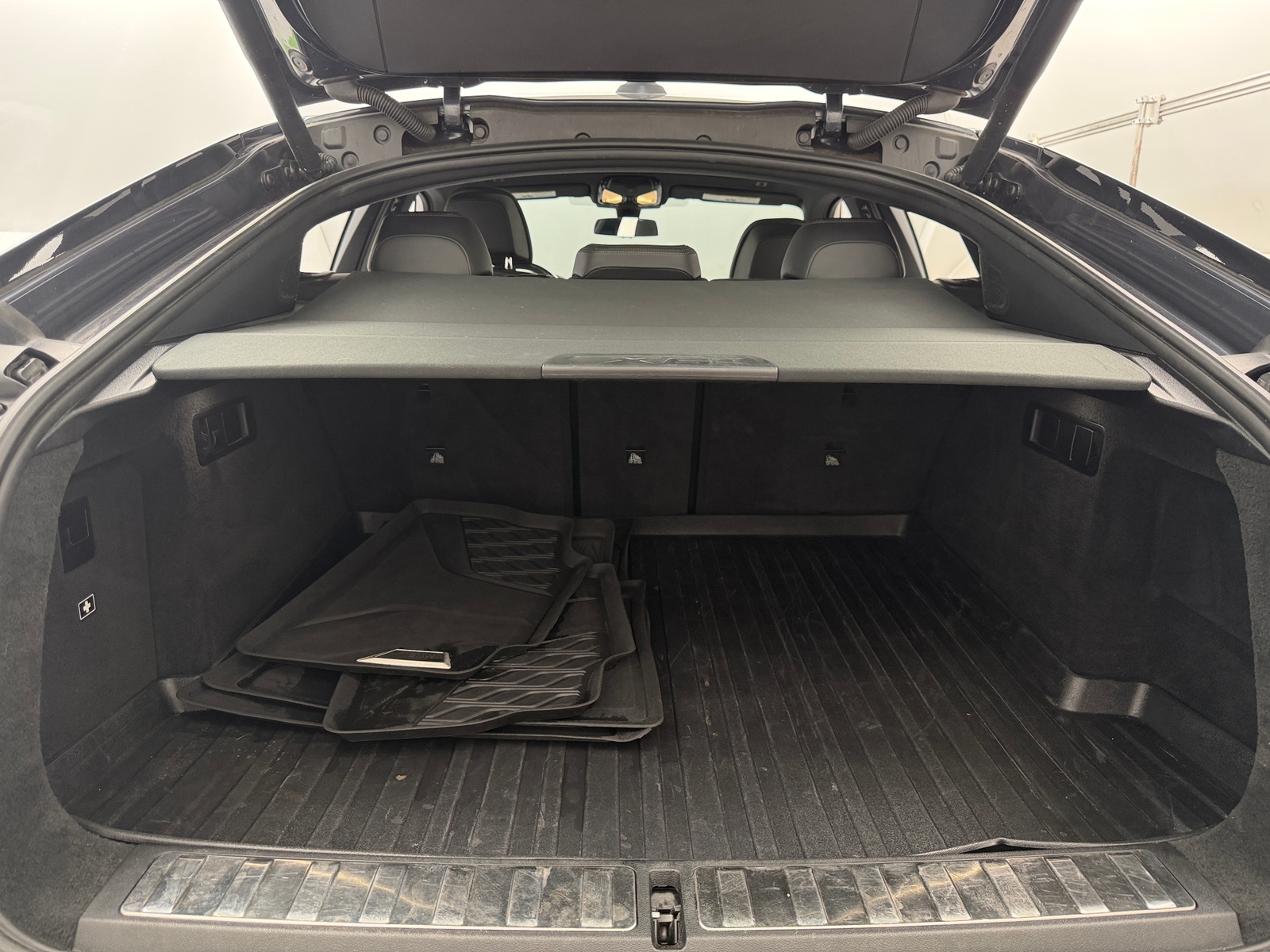 Thumbnail: 2021 BMW X6 - 6
