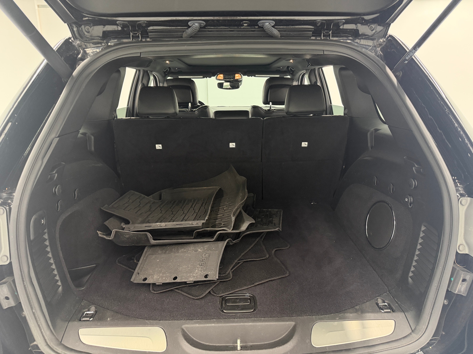 Thumbnail: 2020 Jeep Grand Cherokee - 6