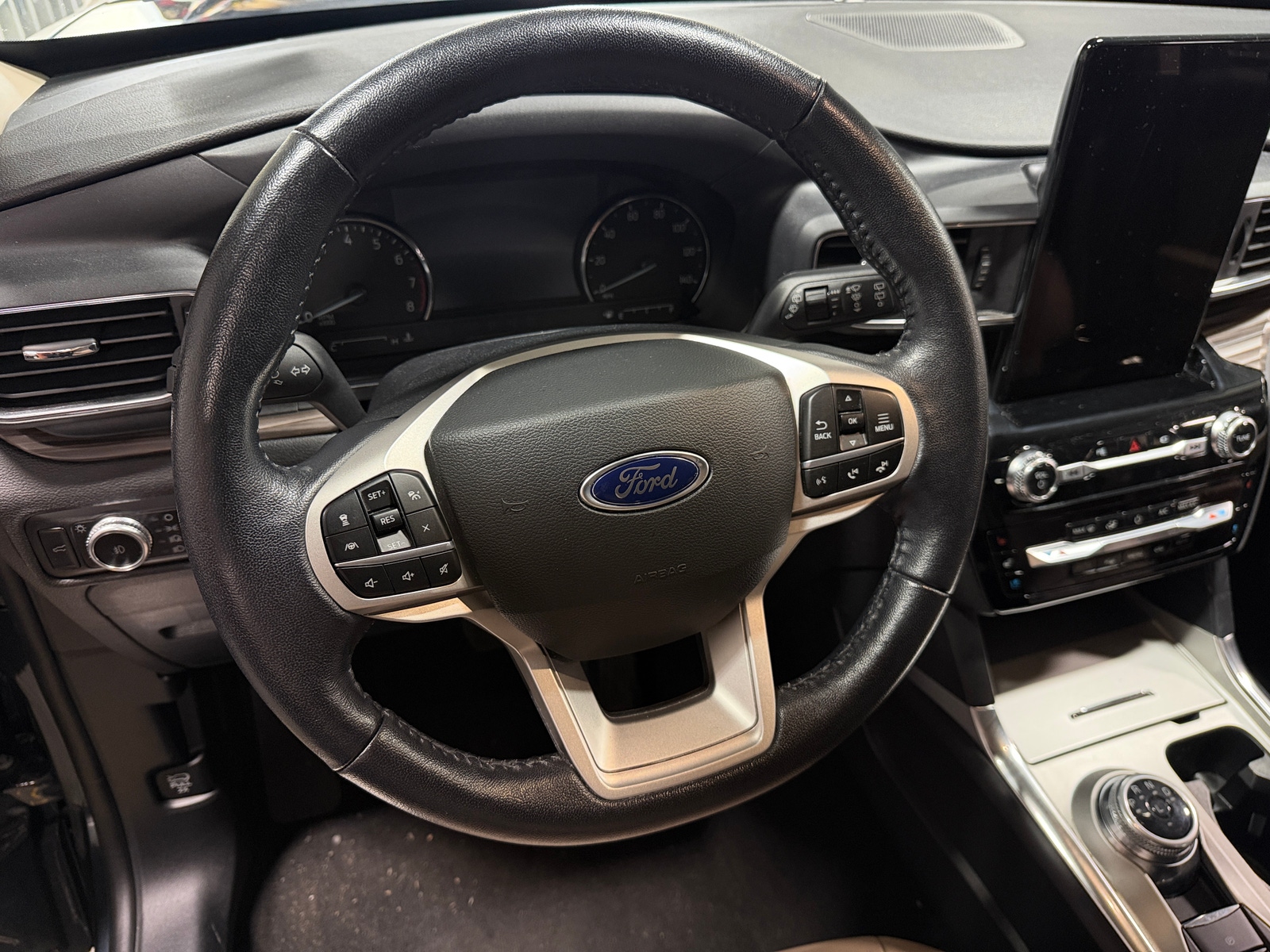 Thumbnail: 2022 Ford Explorer - 4