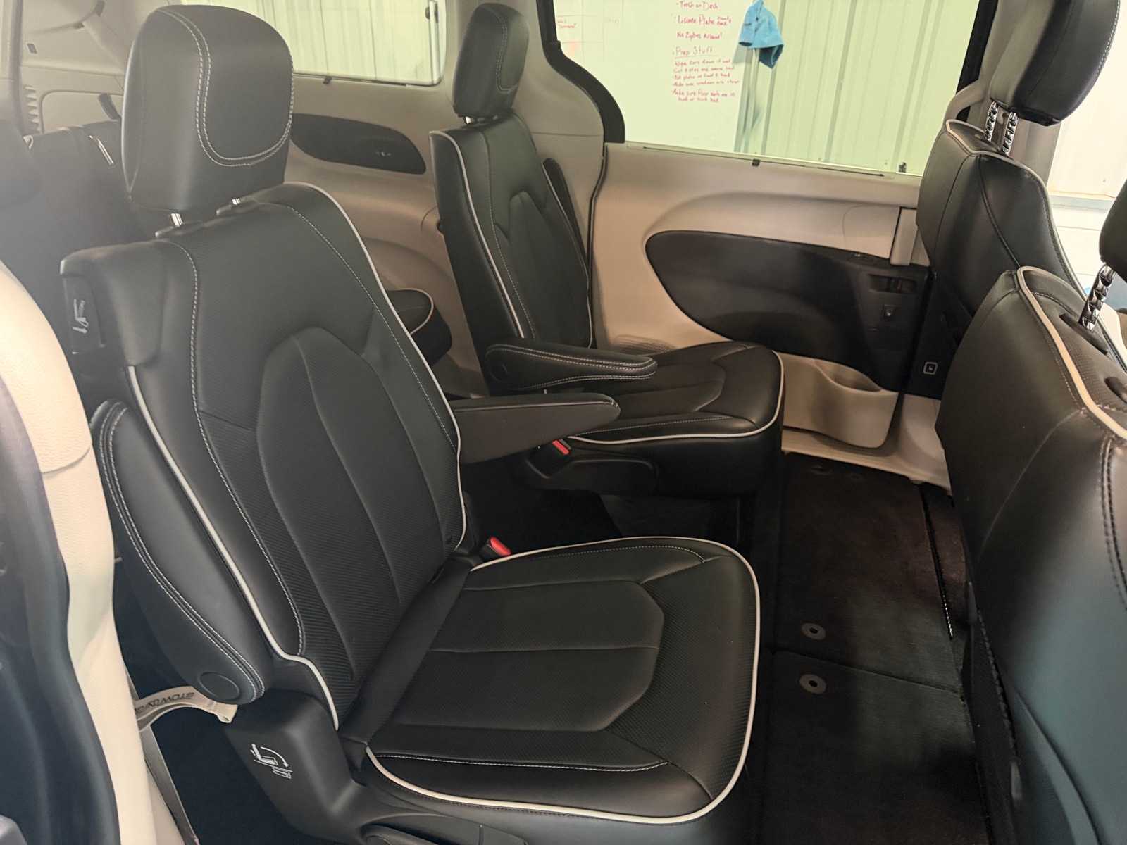 Thumbnail: 2022 Chrysler Pacifica - 5