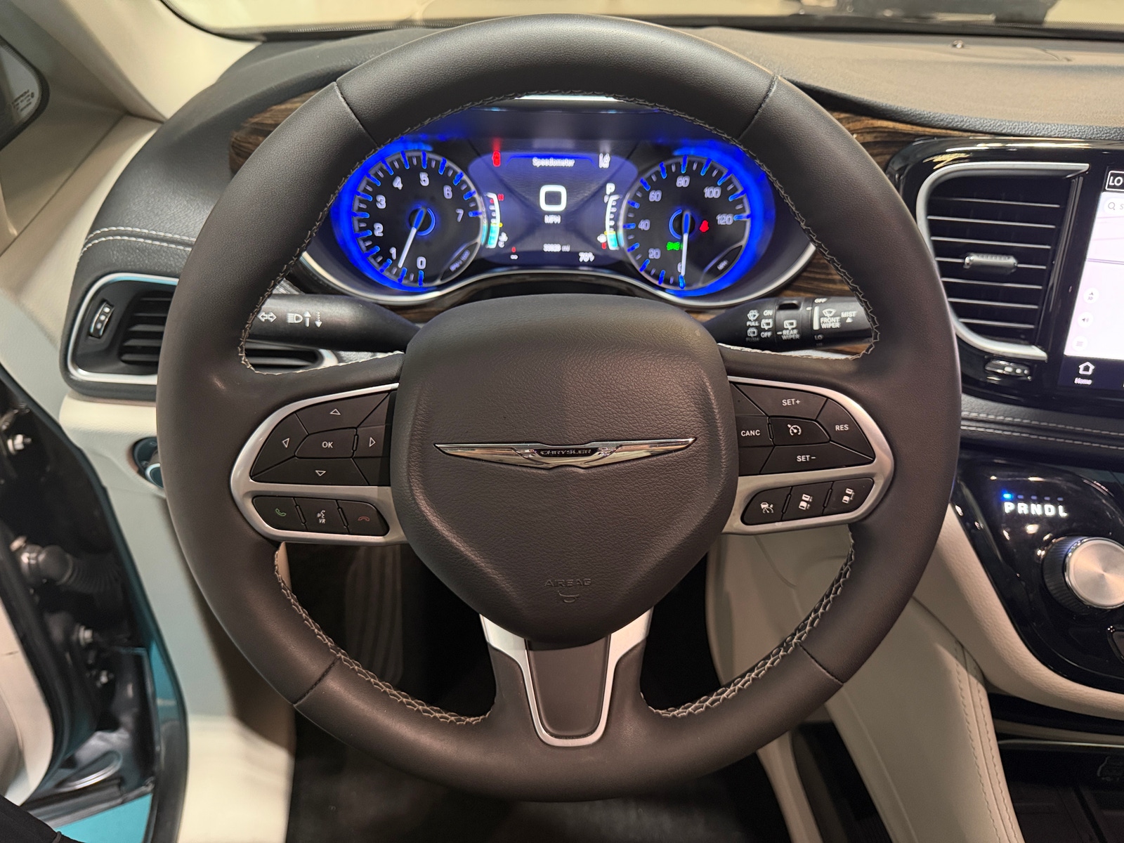 Thumbnail: 2022 Chrysler Pacifica - 4