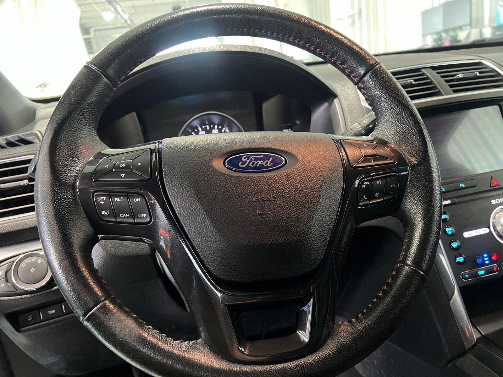 Thumbnail: 2019 Ford Explorer - 4