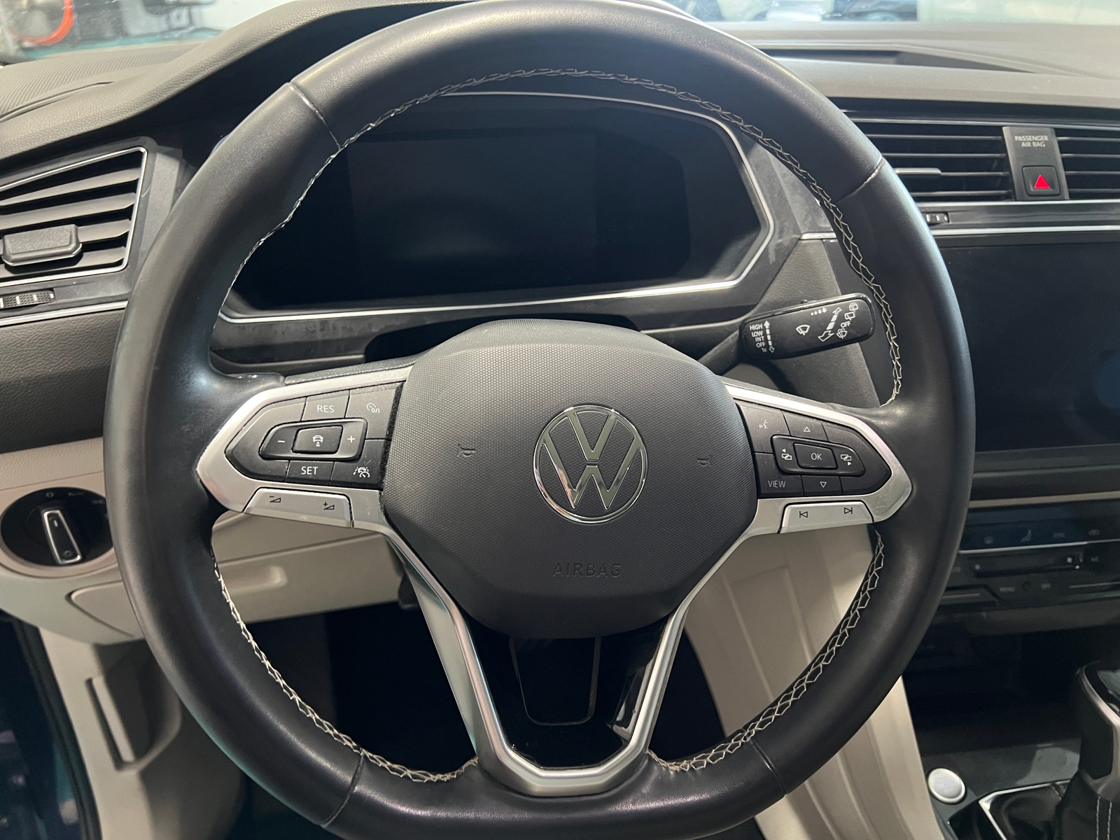 Thumbnail: 2022 Volkswagen Tiguan - 4