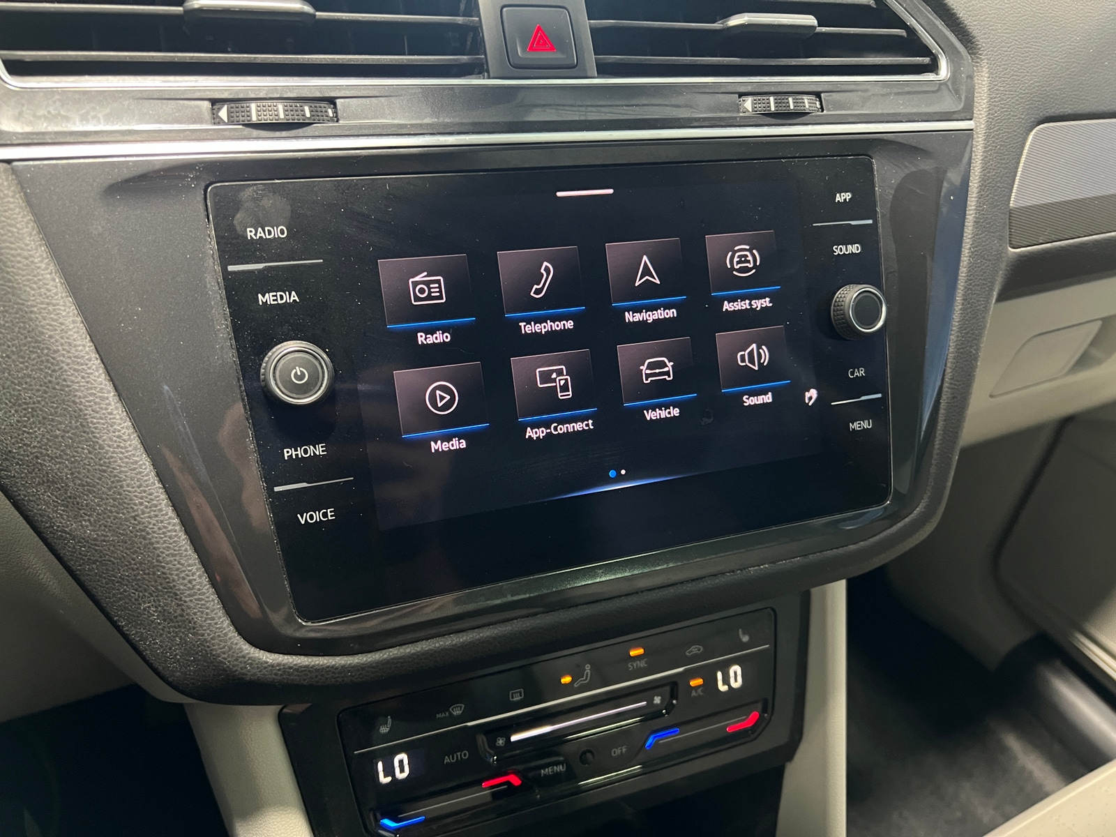 Thumbnail: 2022 Volkswagen Tiguan - 3