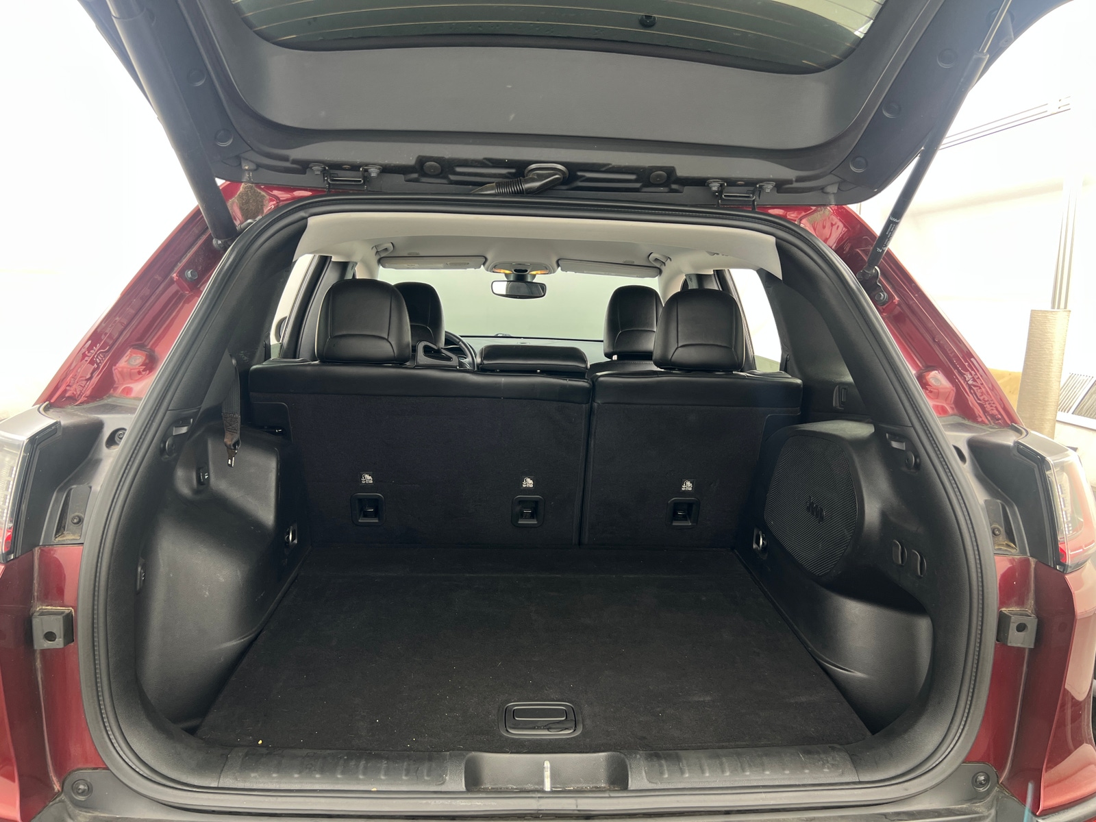 Thumbnail: 2019 Jeep Cherokee - 6